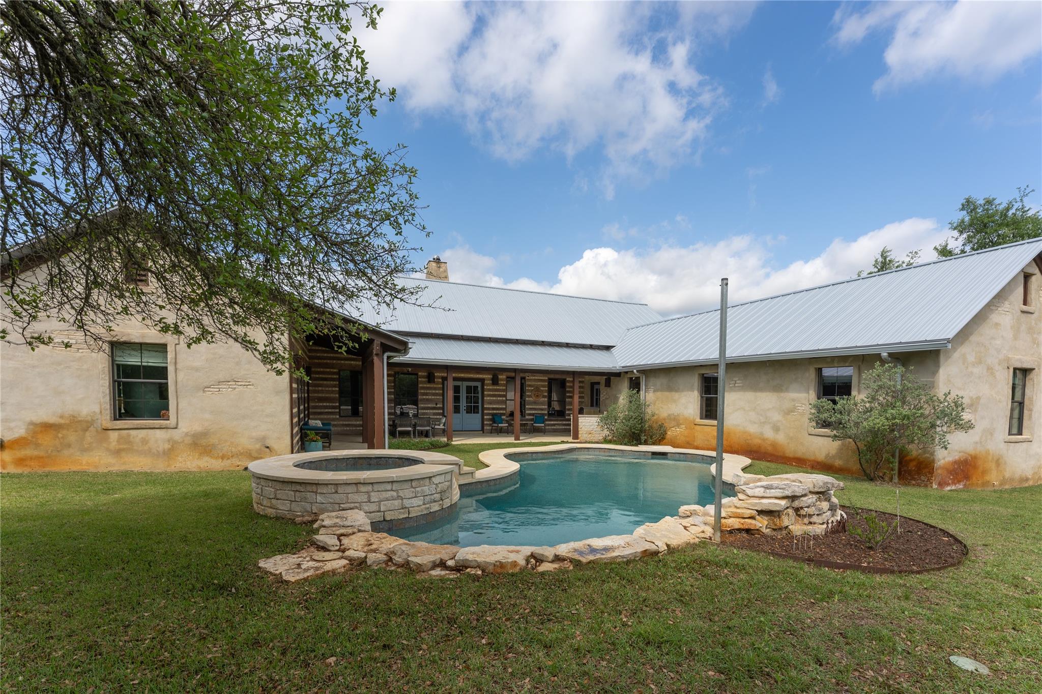 424 Hidden Creek Dr, Dripping Springs, TX 78620