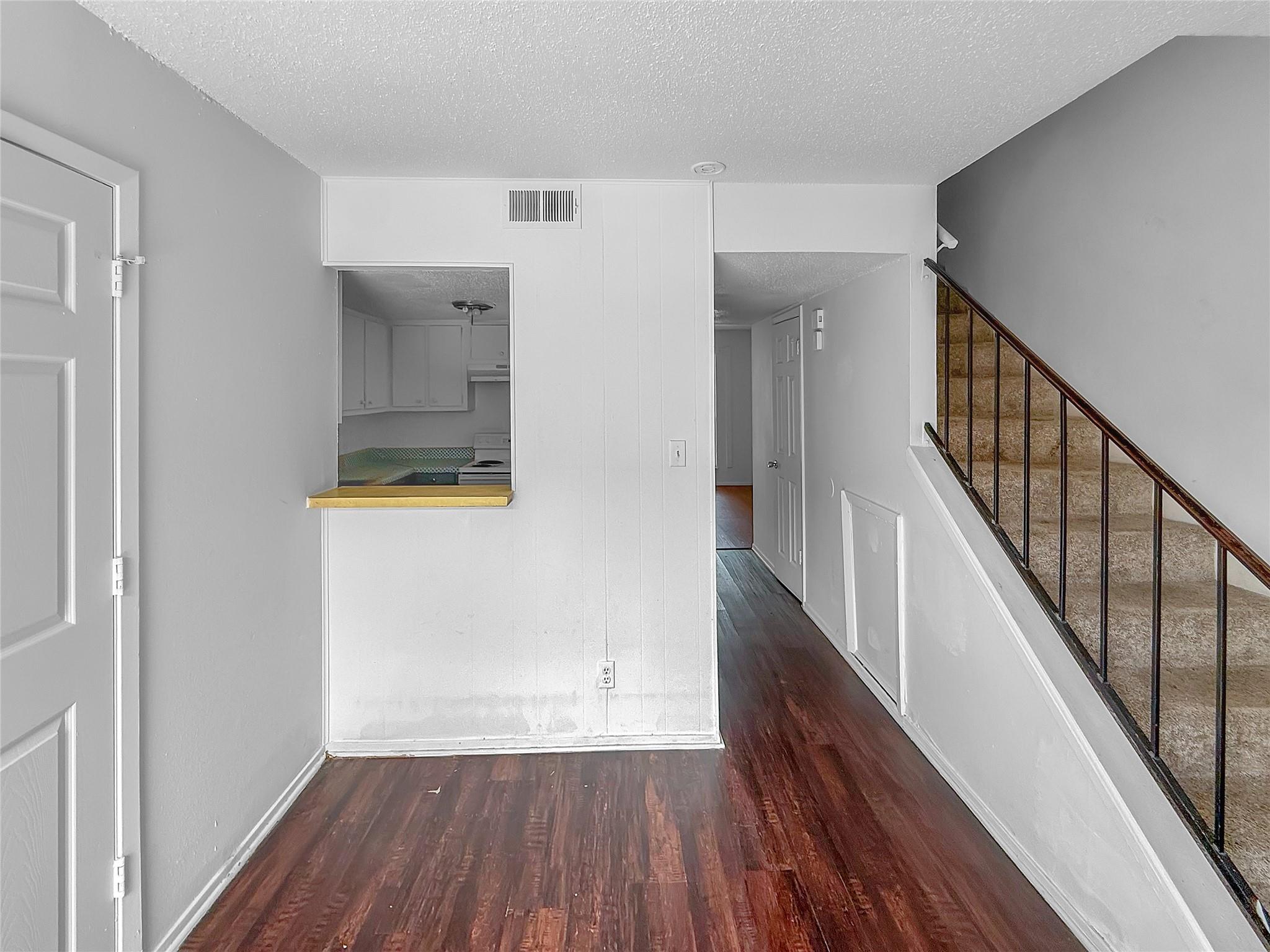 8611 Putnam Dr # 102, Austin, TX 78757