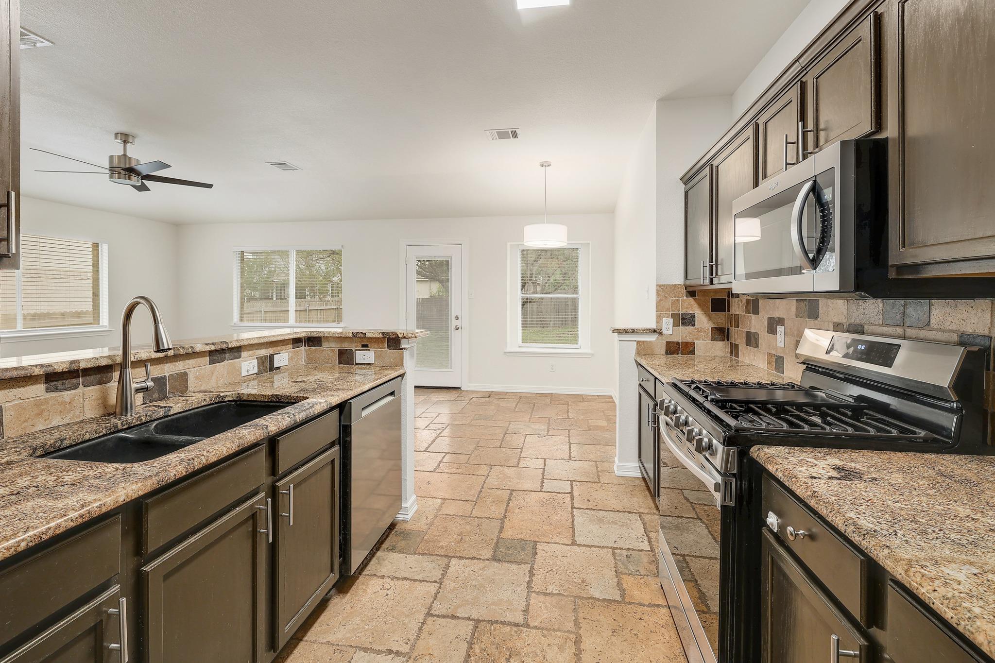 3942 UPPER PASSAGE Ln, Round Rock, TX 78681