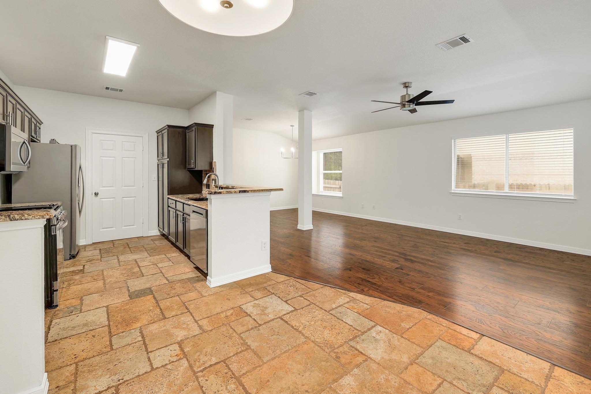 3942 UPPER PASSAGE Ln, Round Rock, TX 78681