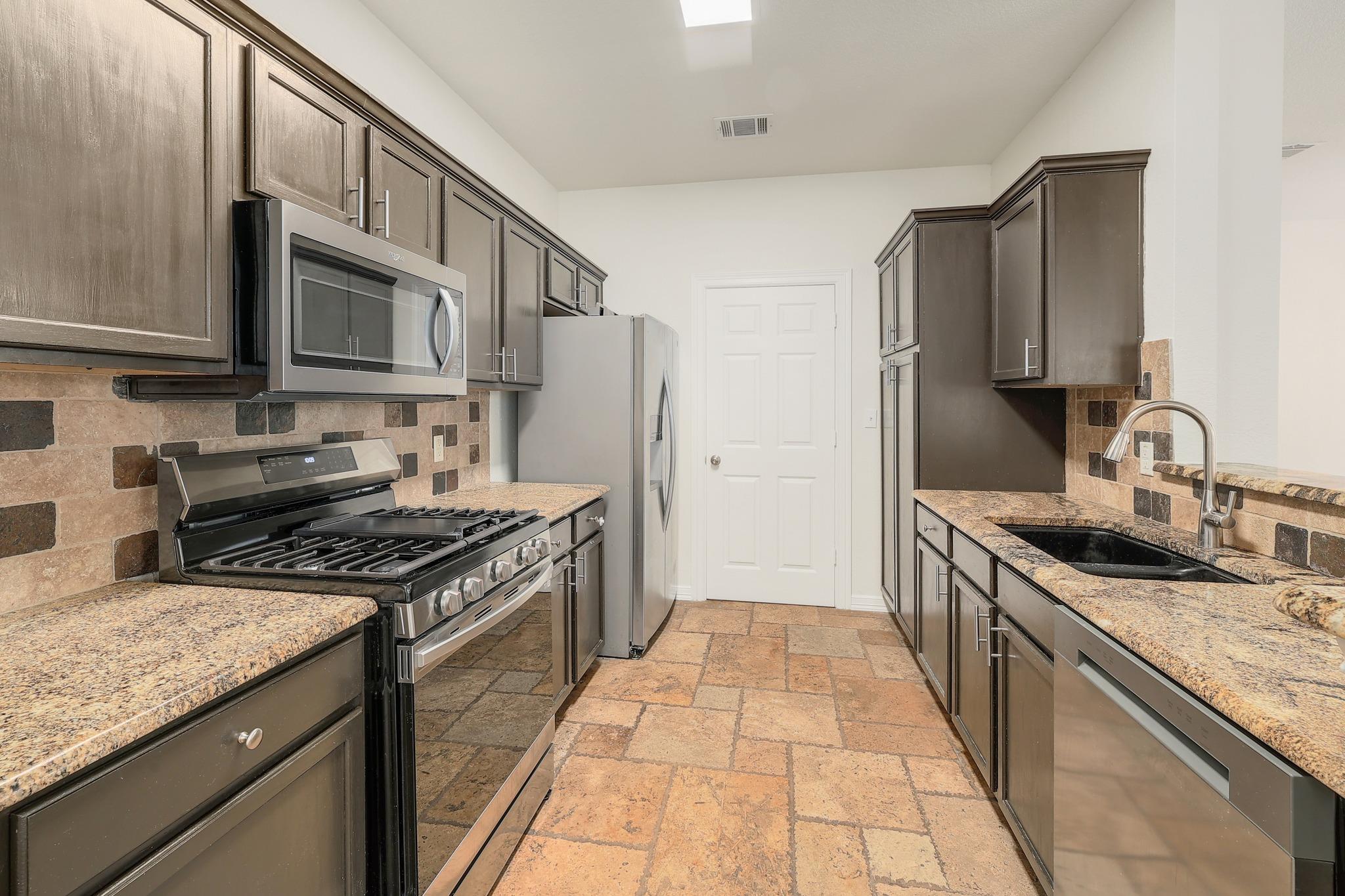 3942 UPPER PASSAGE Ln, Round Rock, TX 78681