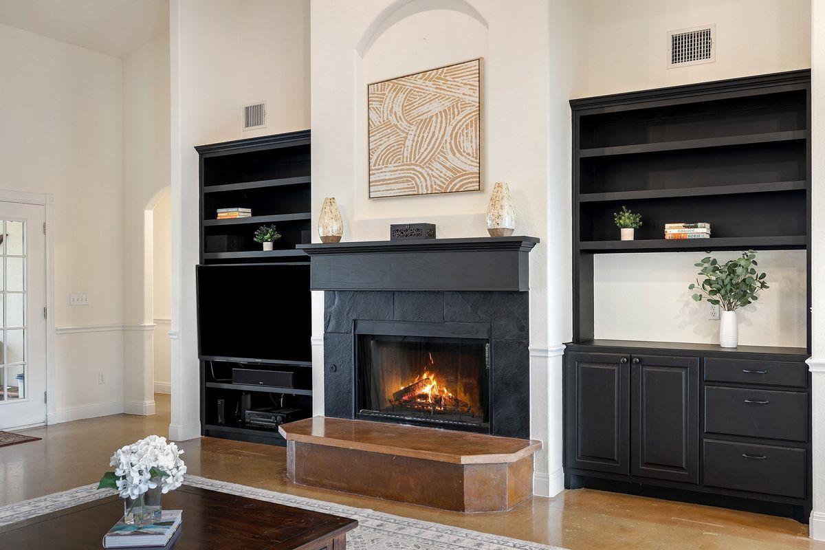 744 W Bartlett Dr, Buda, TX 78610