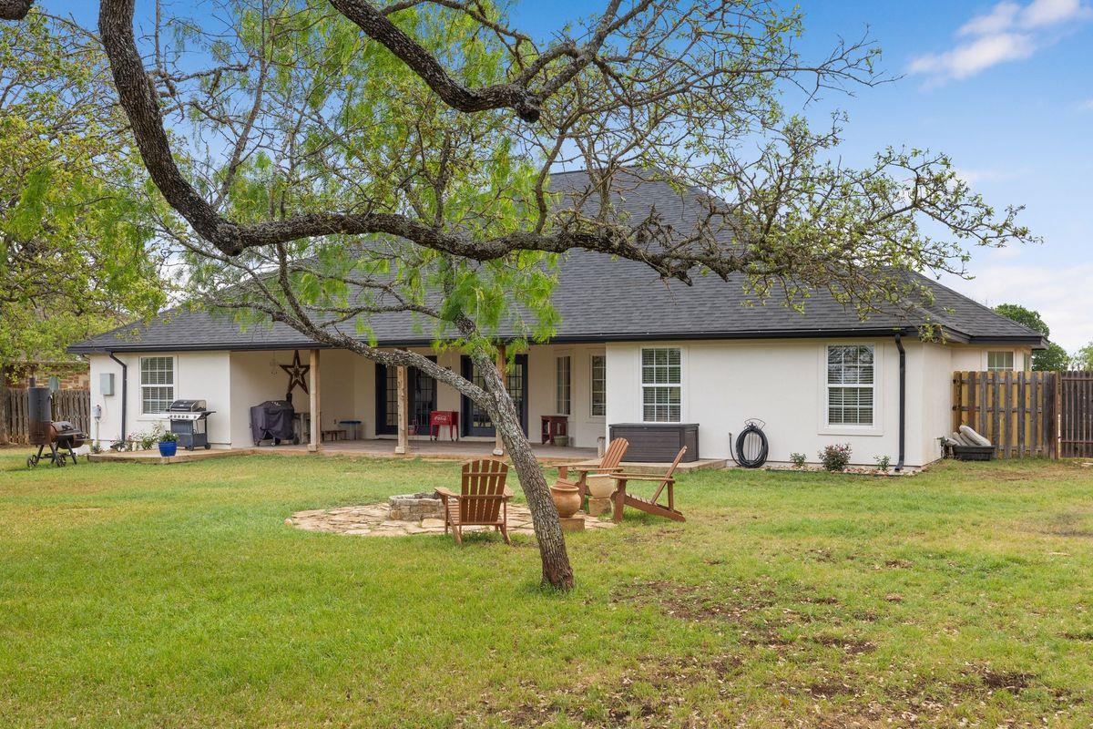 744 W Bartlett Dr, Buda, TX 78610