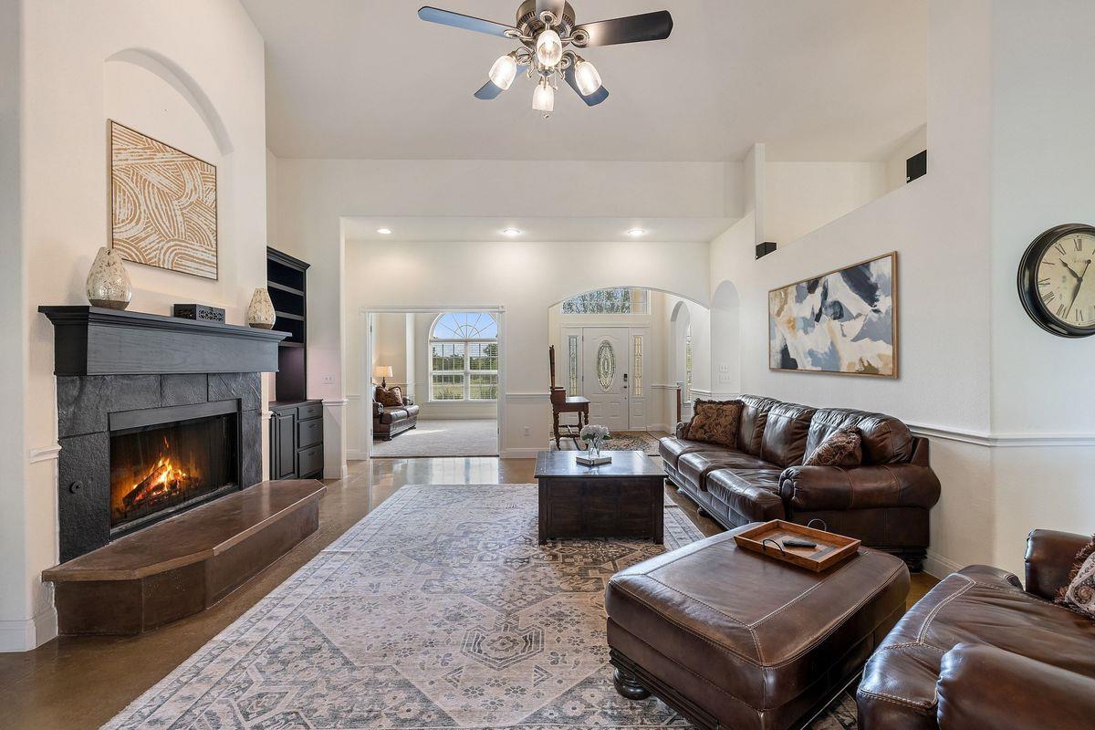 744 W Bartlett Dr, Buda, TX 78610