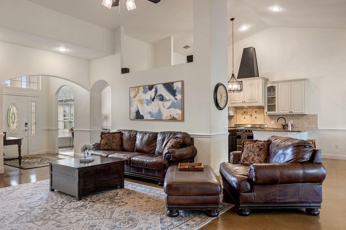 744 W Bartlett Dr, Buda, TX 78610