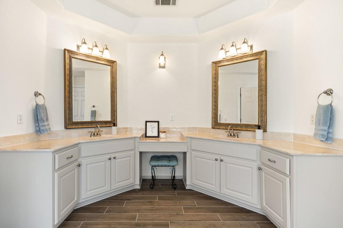 744 W Bartlett Dr, Buda, TX 78610