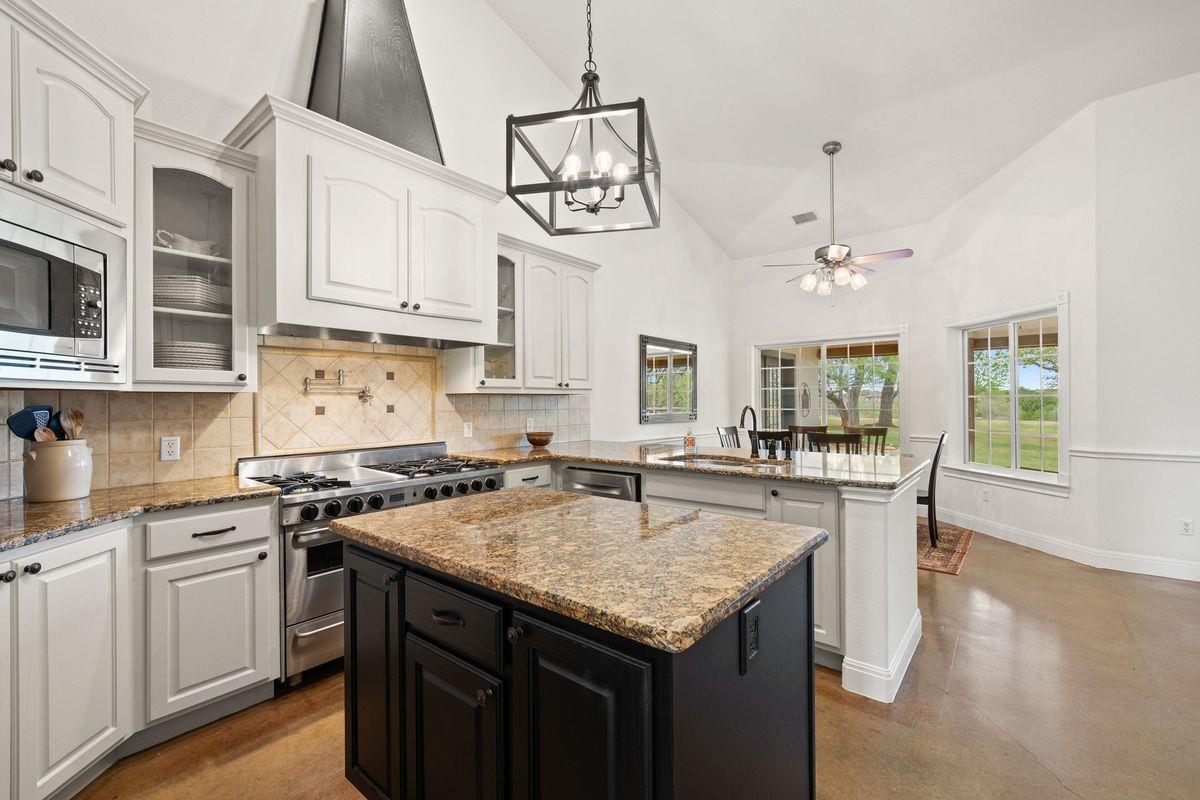 744 W Bartlett Dr, Buda, TX 78610