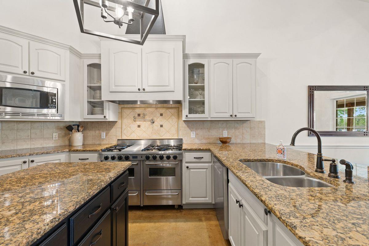 744 W Bartlett Dr, Buda, TX 78610