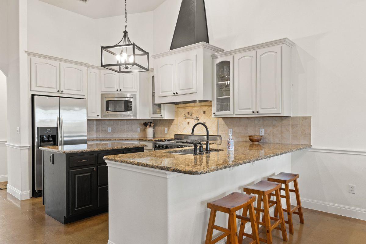 744 W Bartlett Dr, Buda, TX 78610