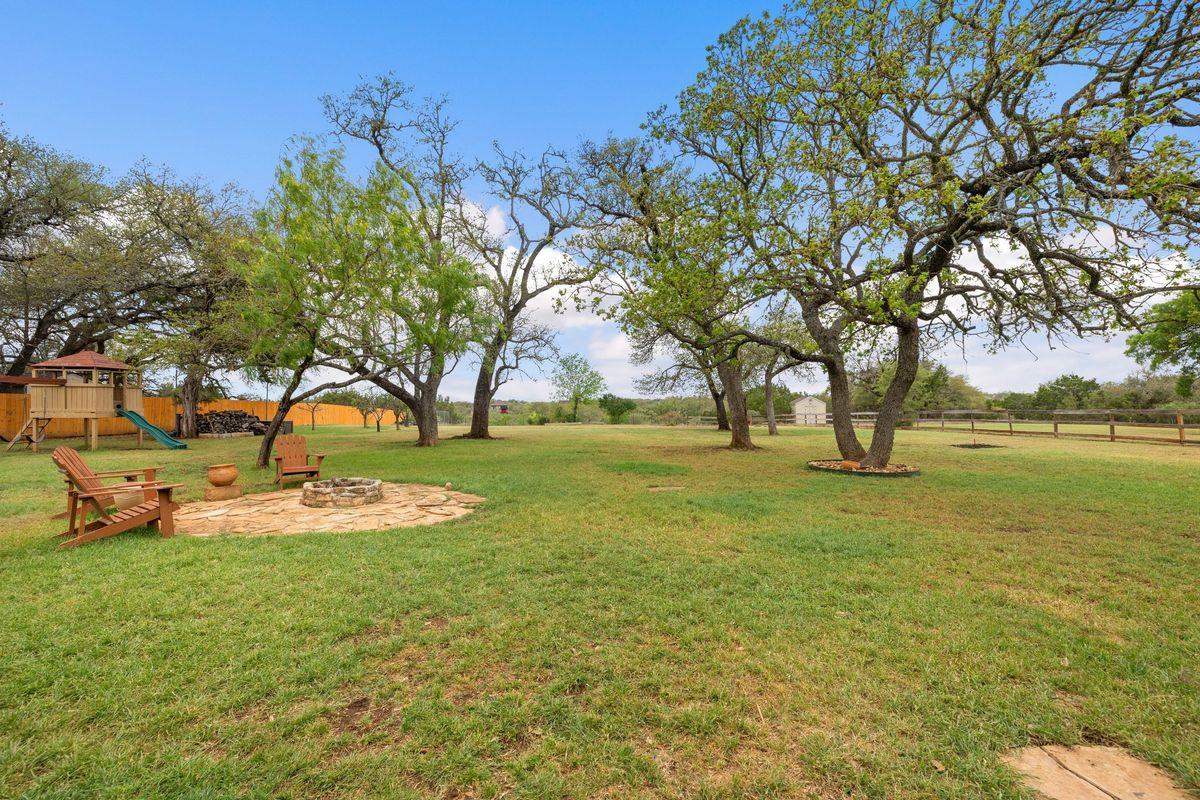 744 W Bartlett Dr, Buda, TX 78610