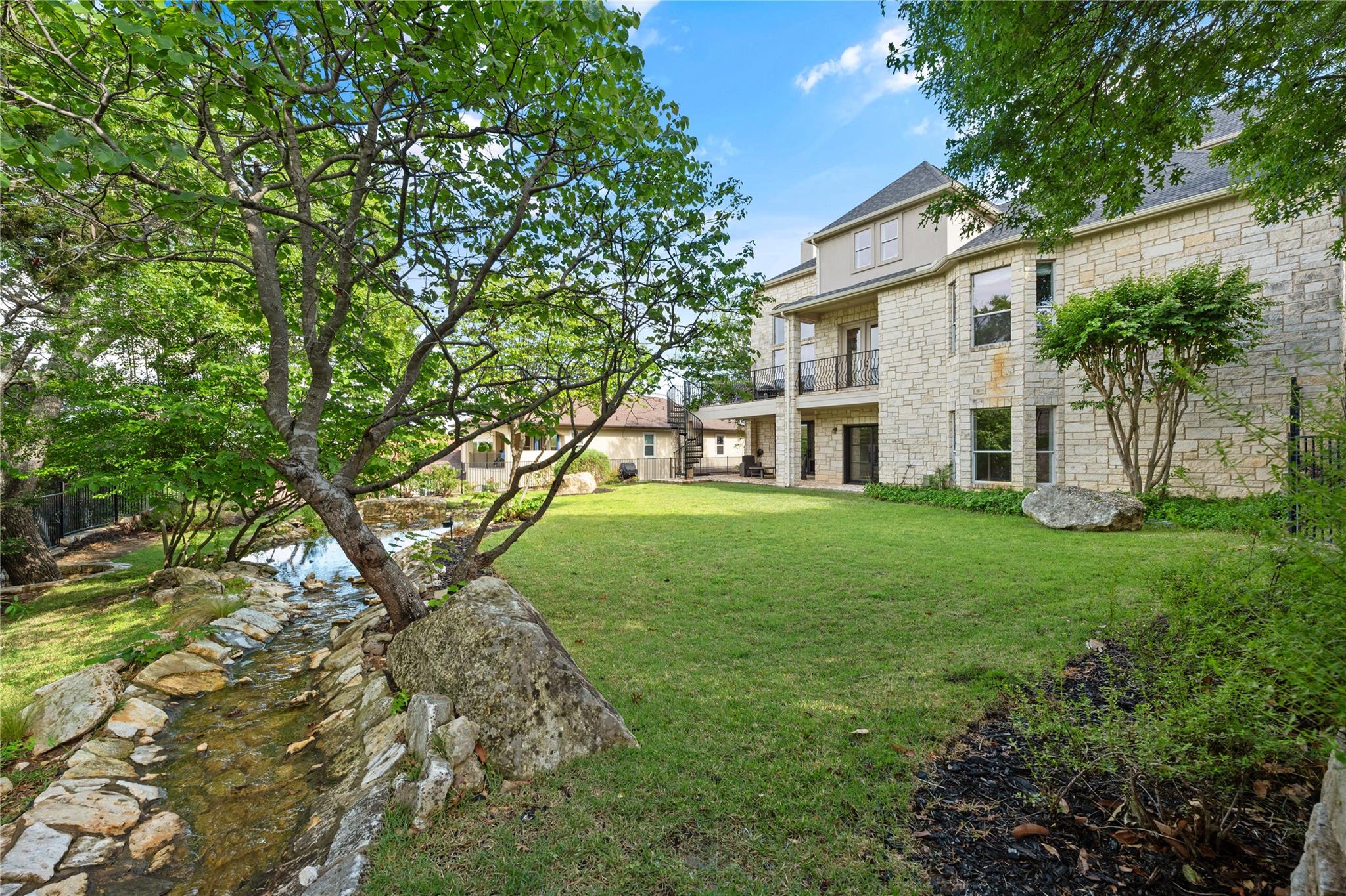 115 Burgess Ln, Austin, TX 78738