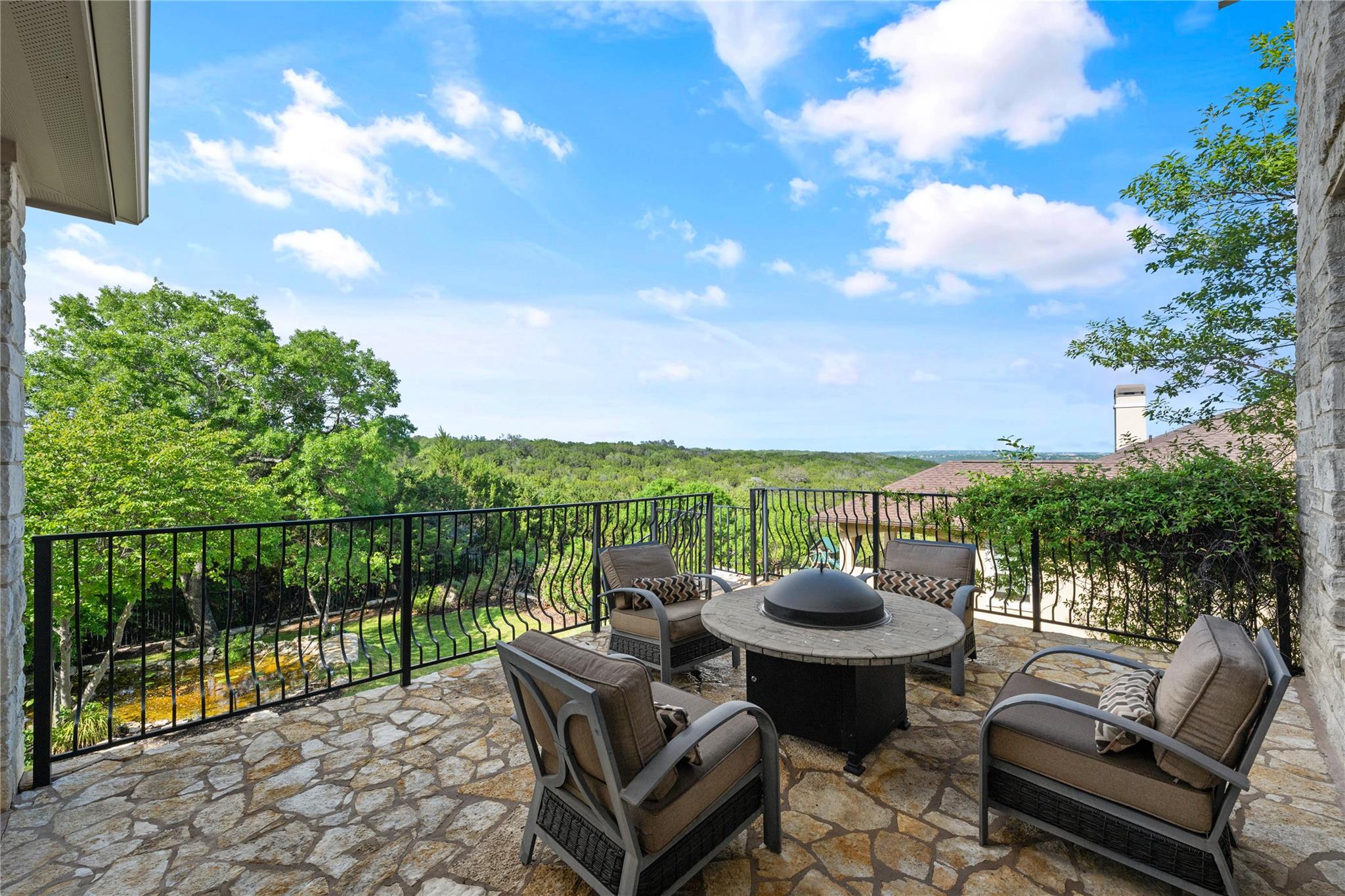 115 Burgess Ln, Austin, TX 78738