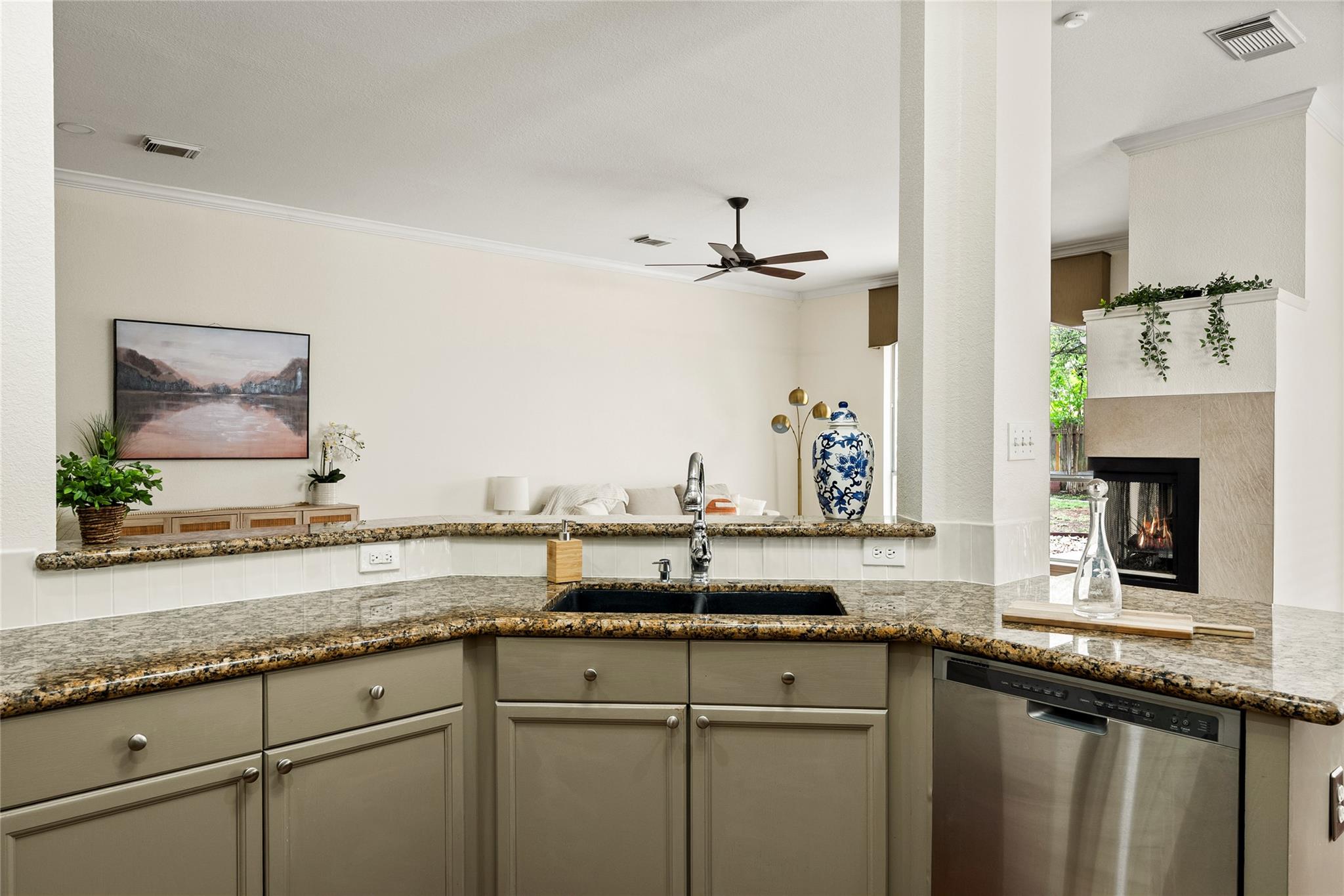 7124 Quimper Ln, Austin, TX 78749