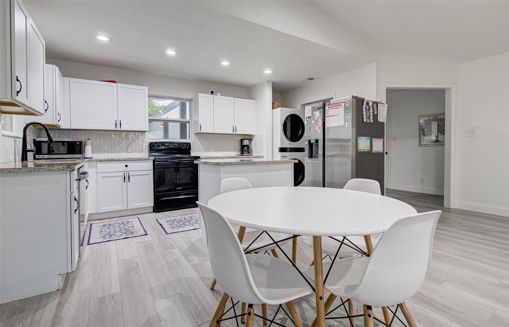 428 Seawind St, Lakeway, TX 78734