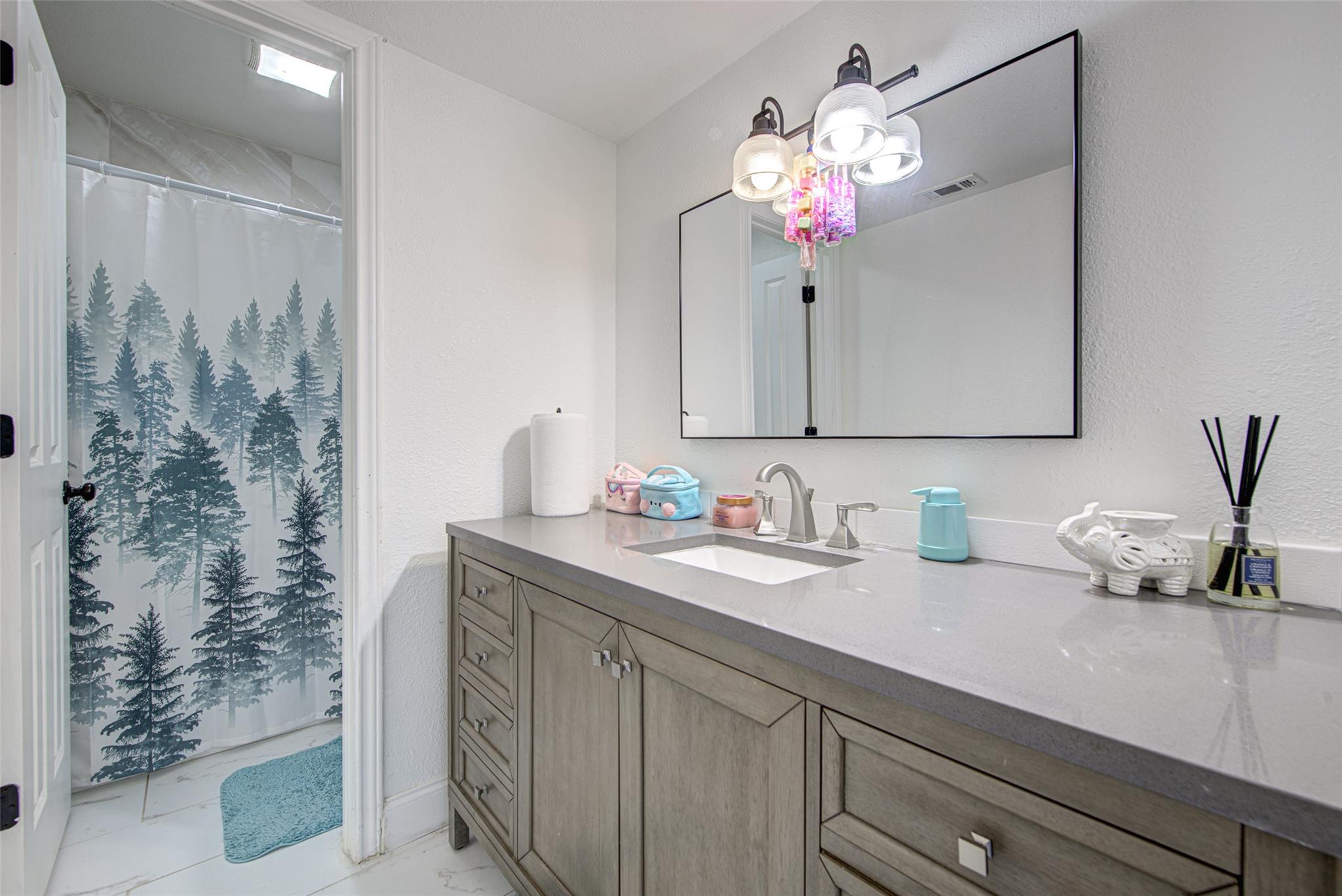 428 Seawind St, Lakeway, TX 78734