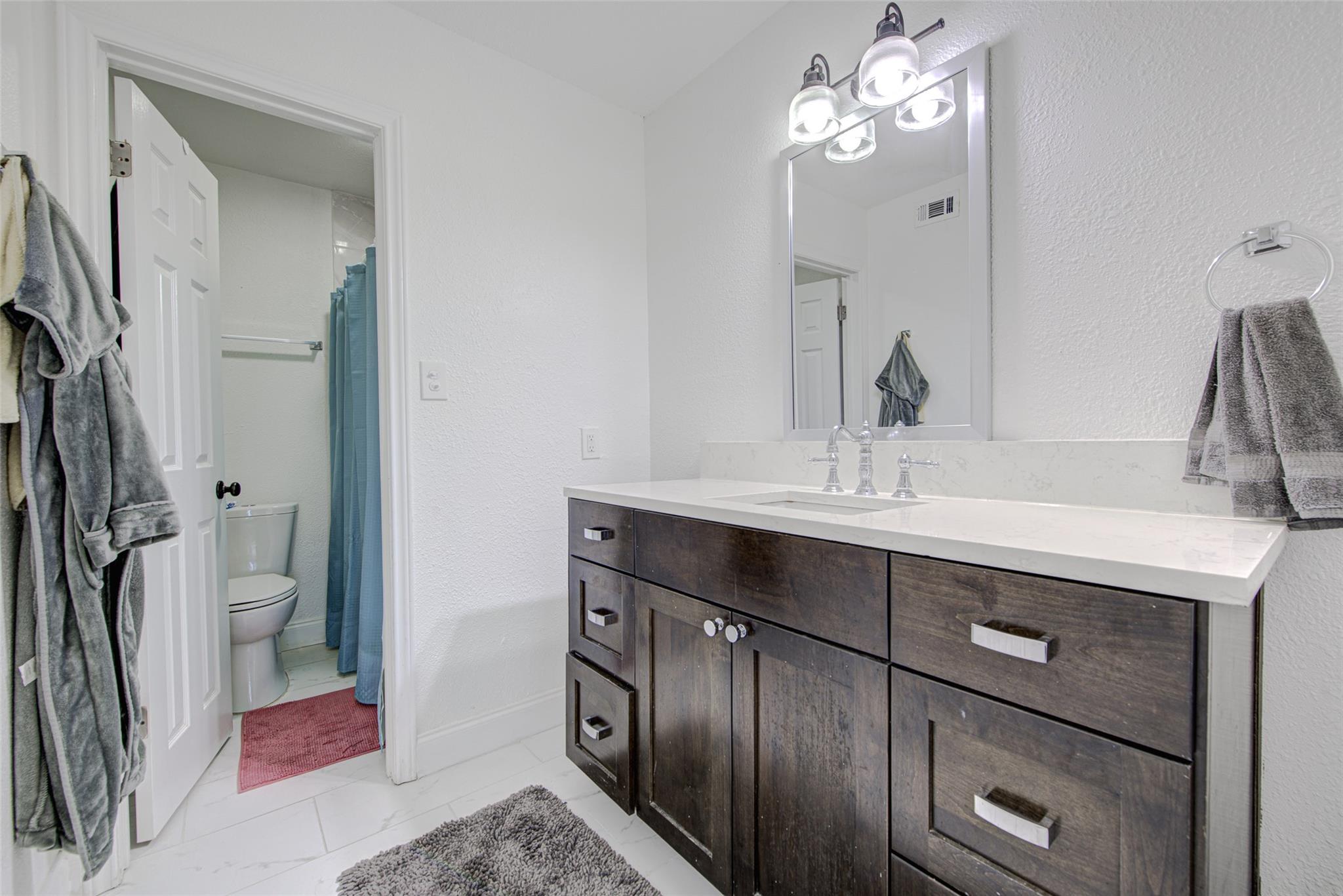 428 Seawind St, Lakeway, TX 78734