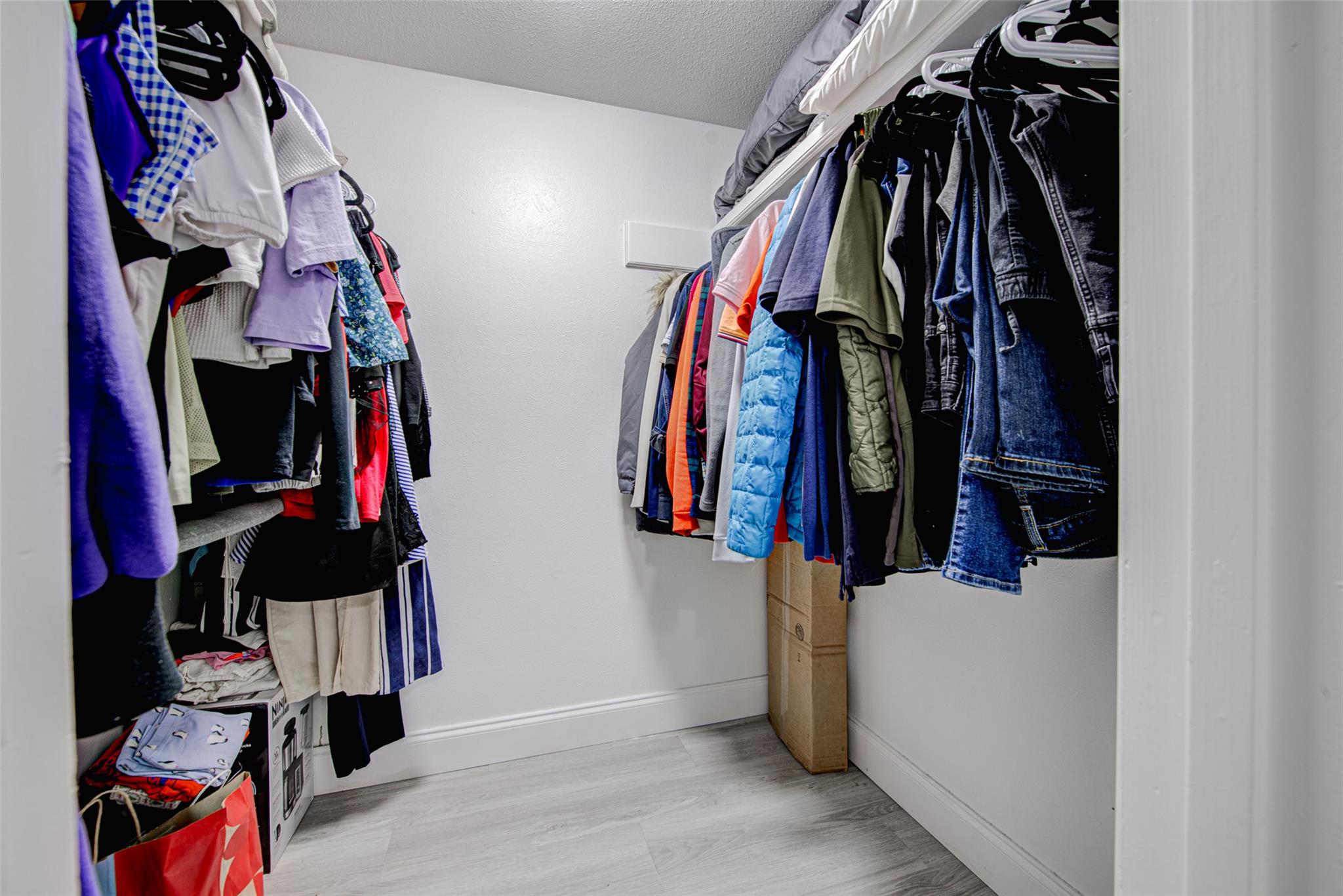 428 Seawind St, Lakeway, TX 78734