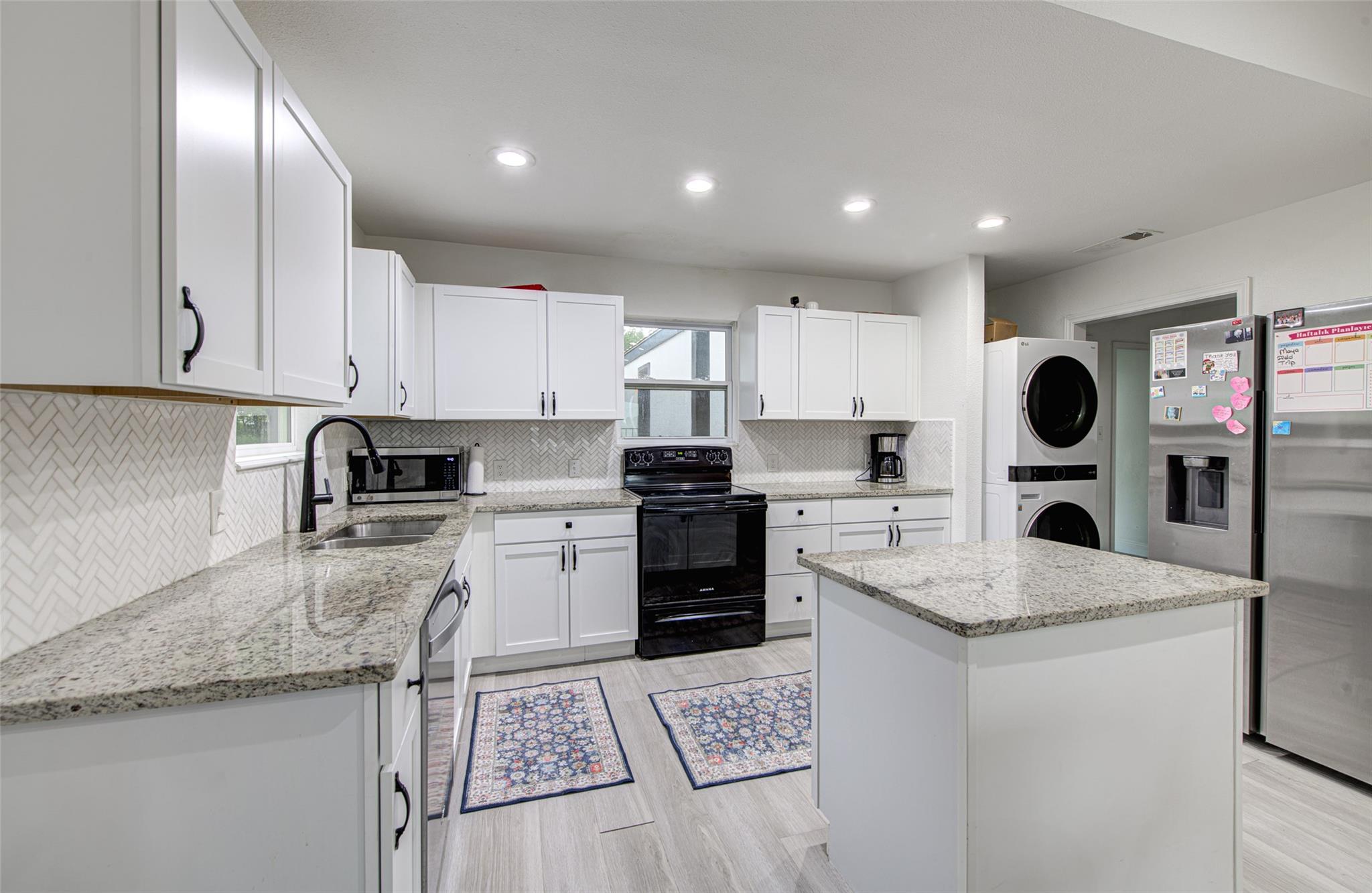 428 Seawind St, Lakeway, TX 78734