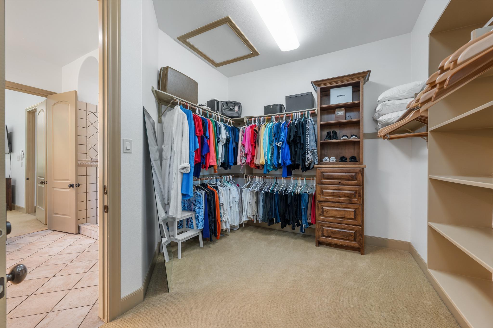 402 Zephyr St, Lakeway, TX 78734