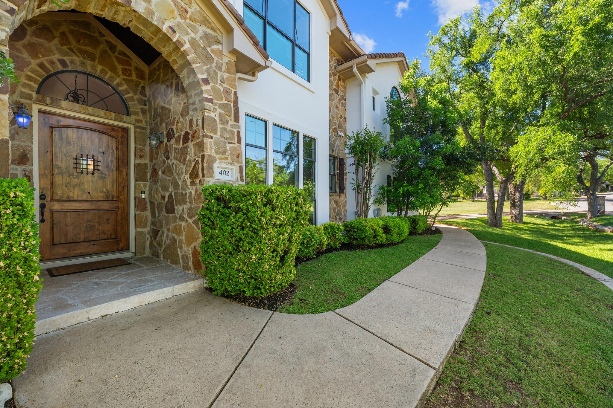 402 Zephyr St, Lakeway, TX 78734