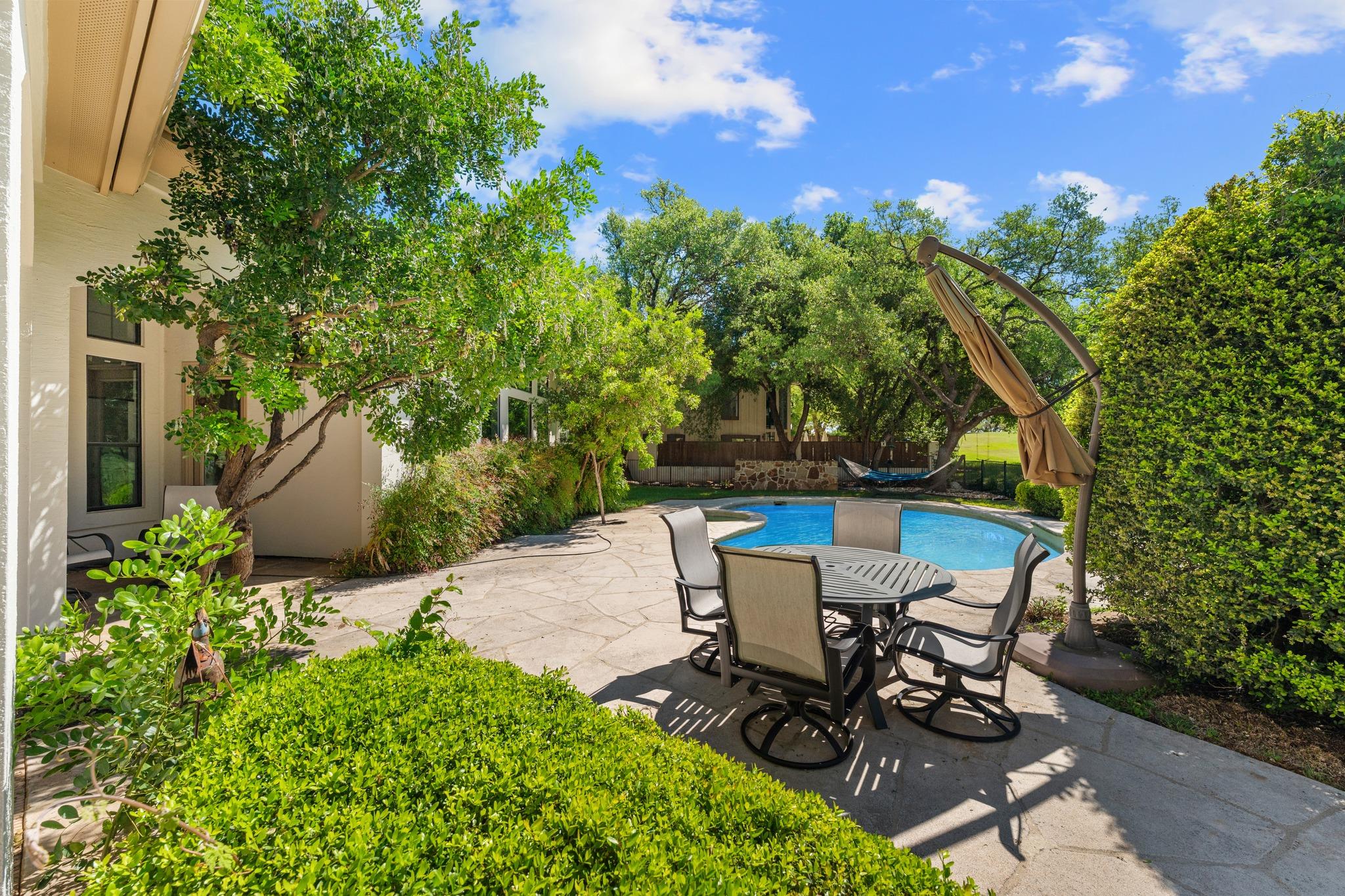 402 Zephyr St, Lakeway, TX 78734