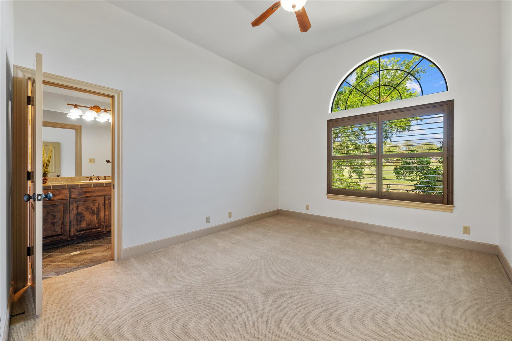 402 Zephyr St, Lakeway, TX 78734