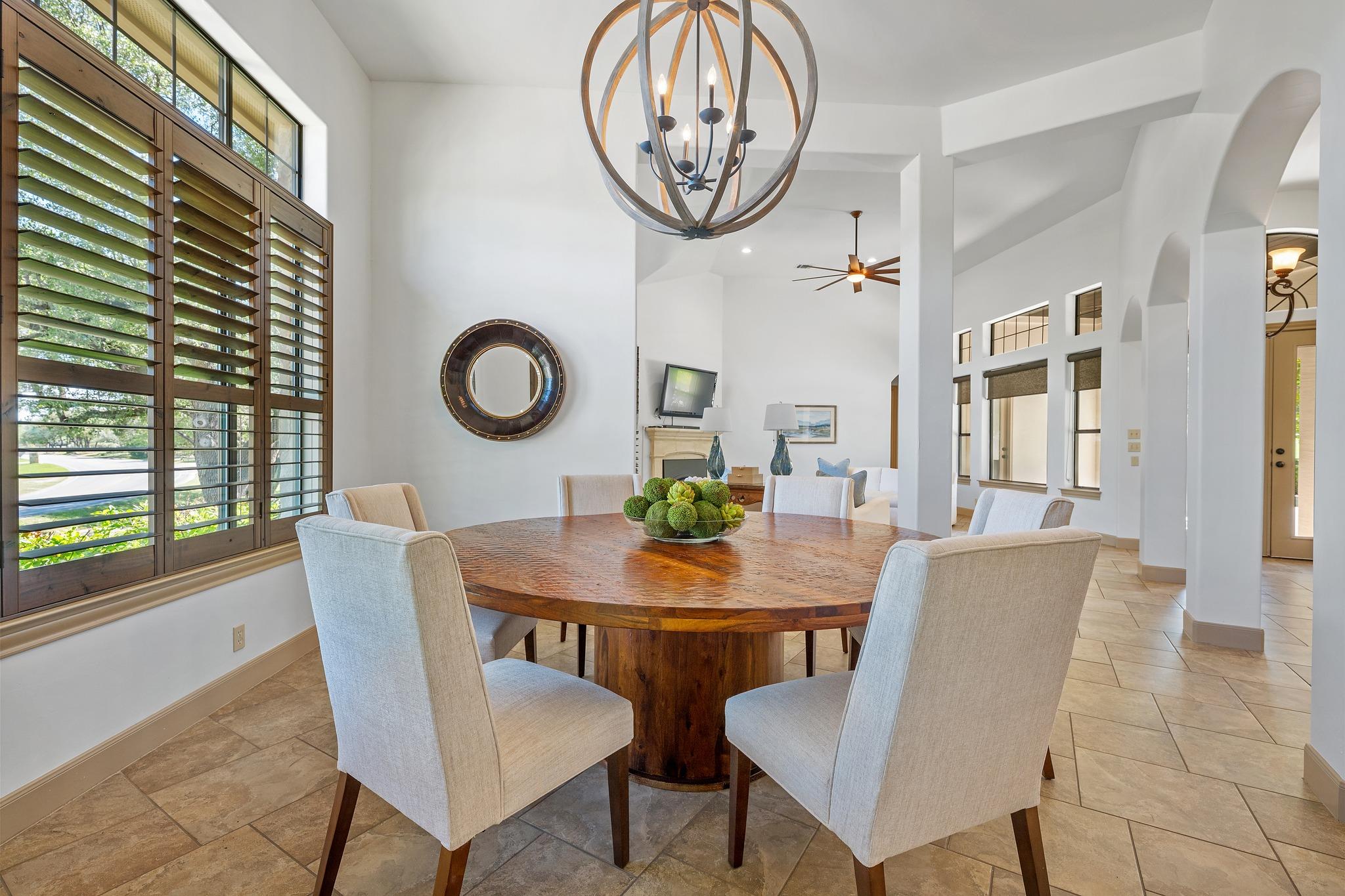 402 Zephyr St, Lakeway, TX 78734