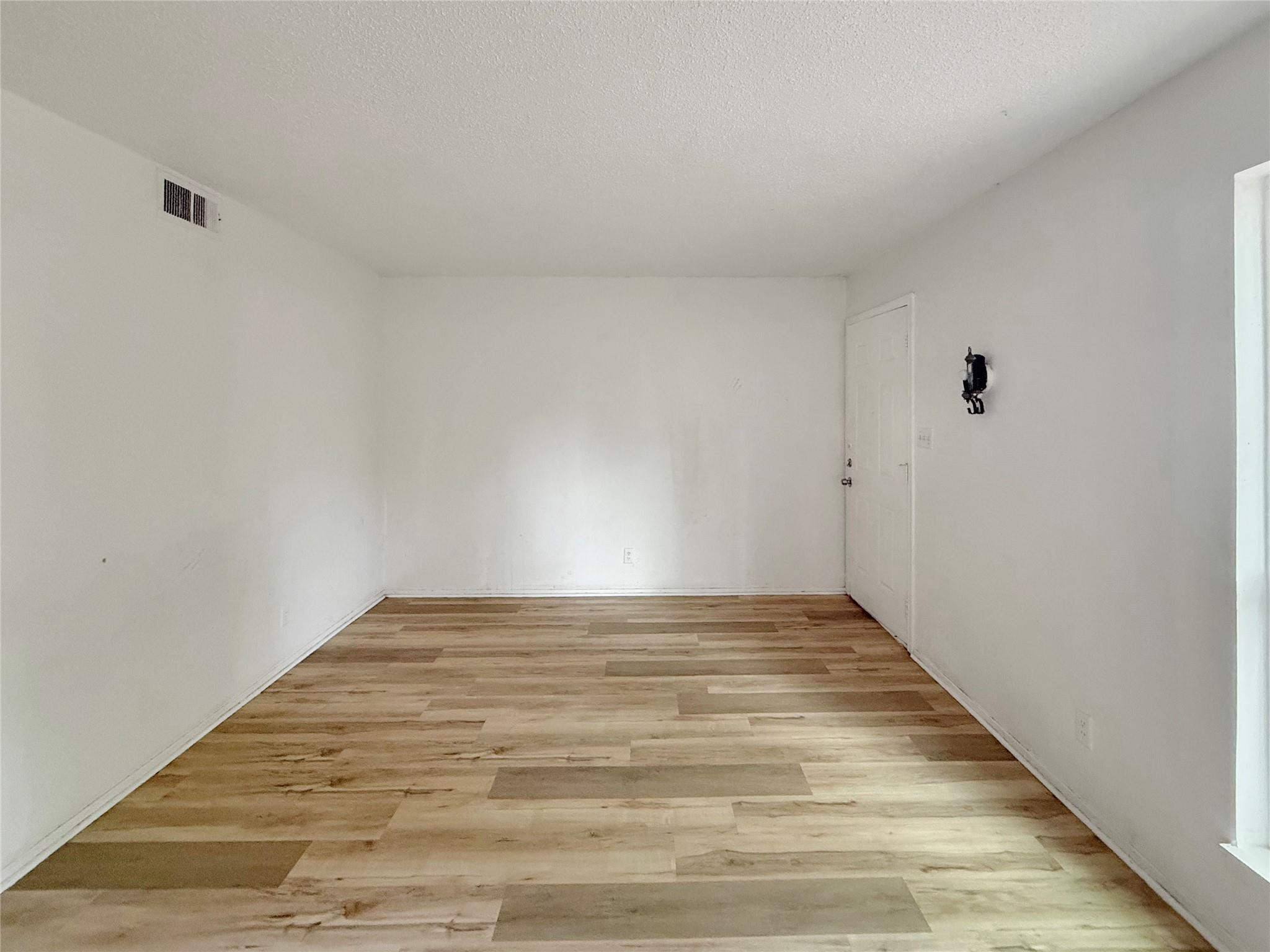 8611 Putnam Dr # 104, Austin, TX 78757