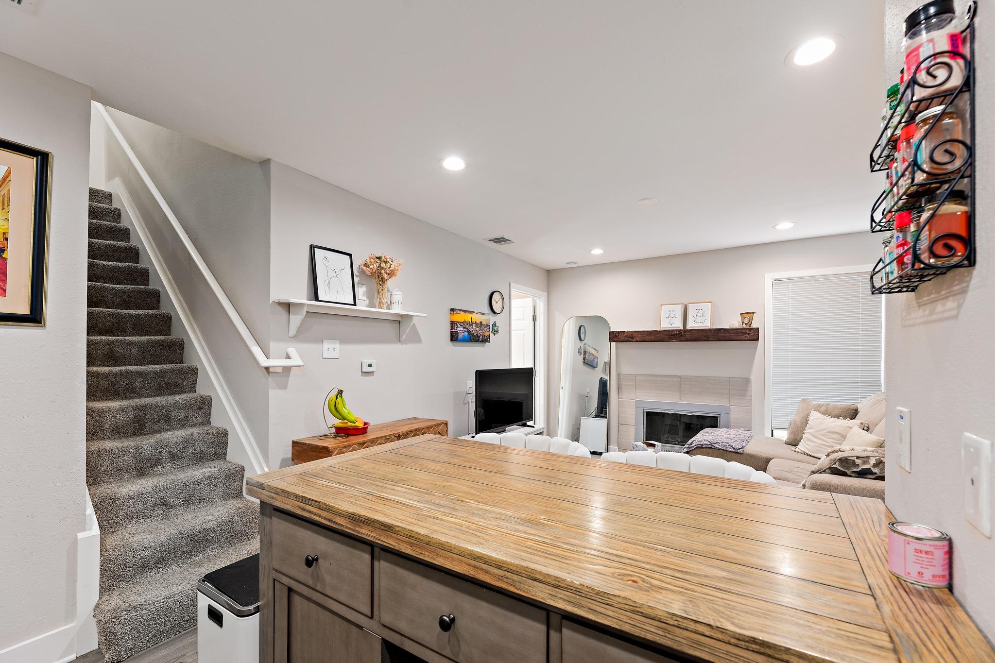 935 La Posada Dr # 128, Austin, TX 78752