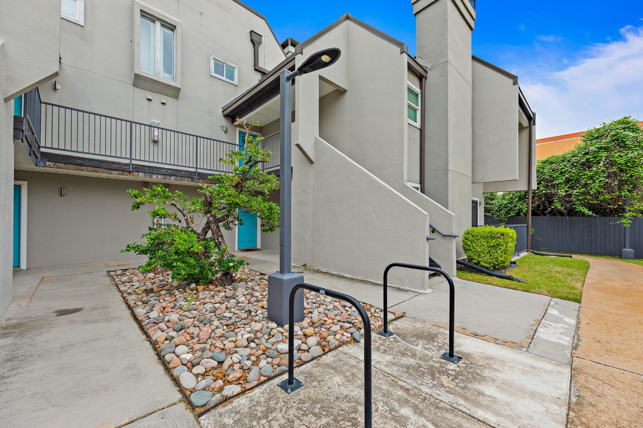 935 La Posada Dr # 128, Austin, TX 78752