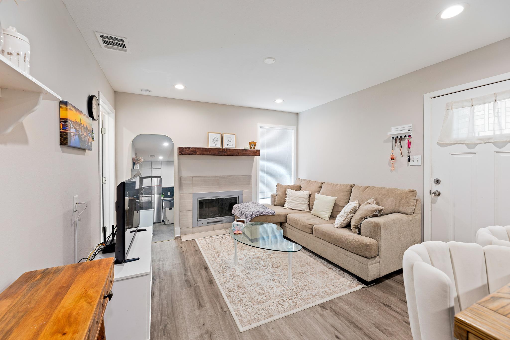 935 La Posada Dr # 128, Austin, TX 78752