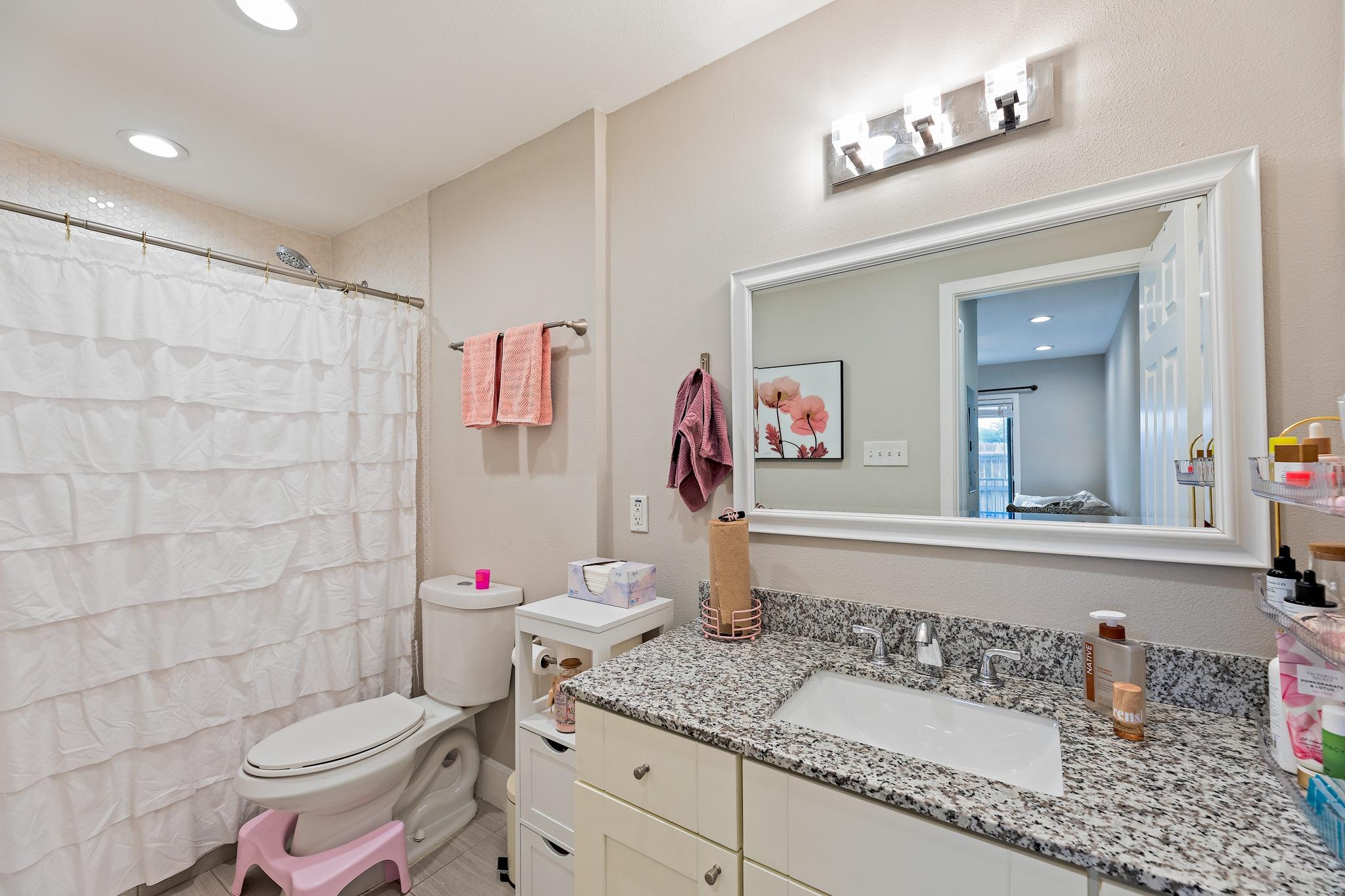 935 La Posada Dr # 128, Austin, TX 78752