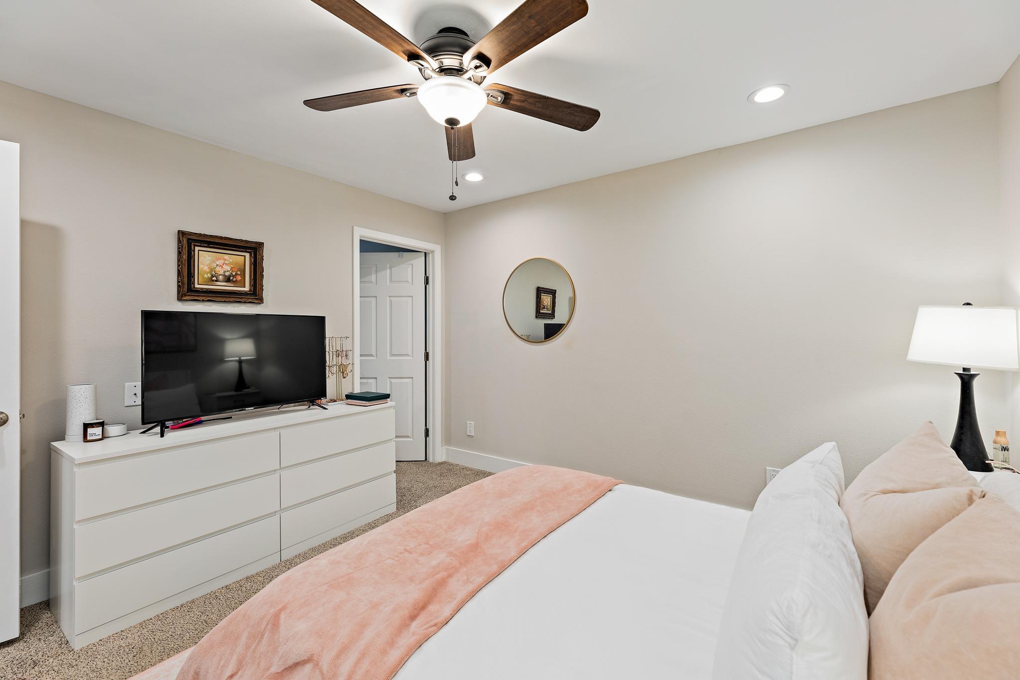 935 La Posada Dr # 128, Austin, TX 78752