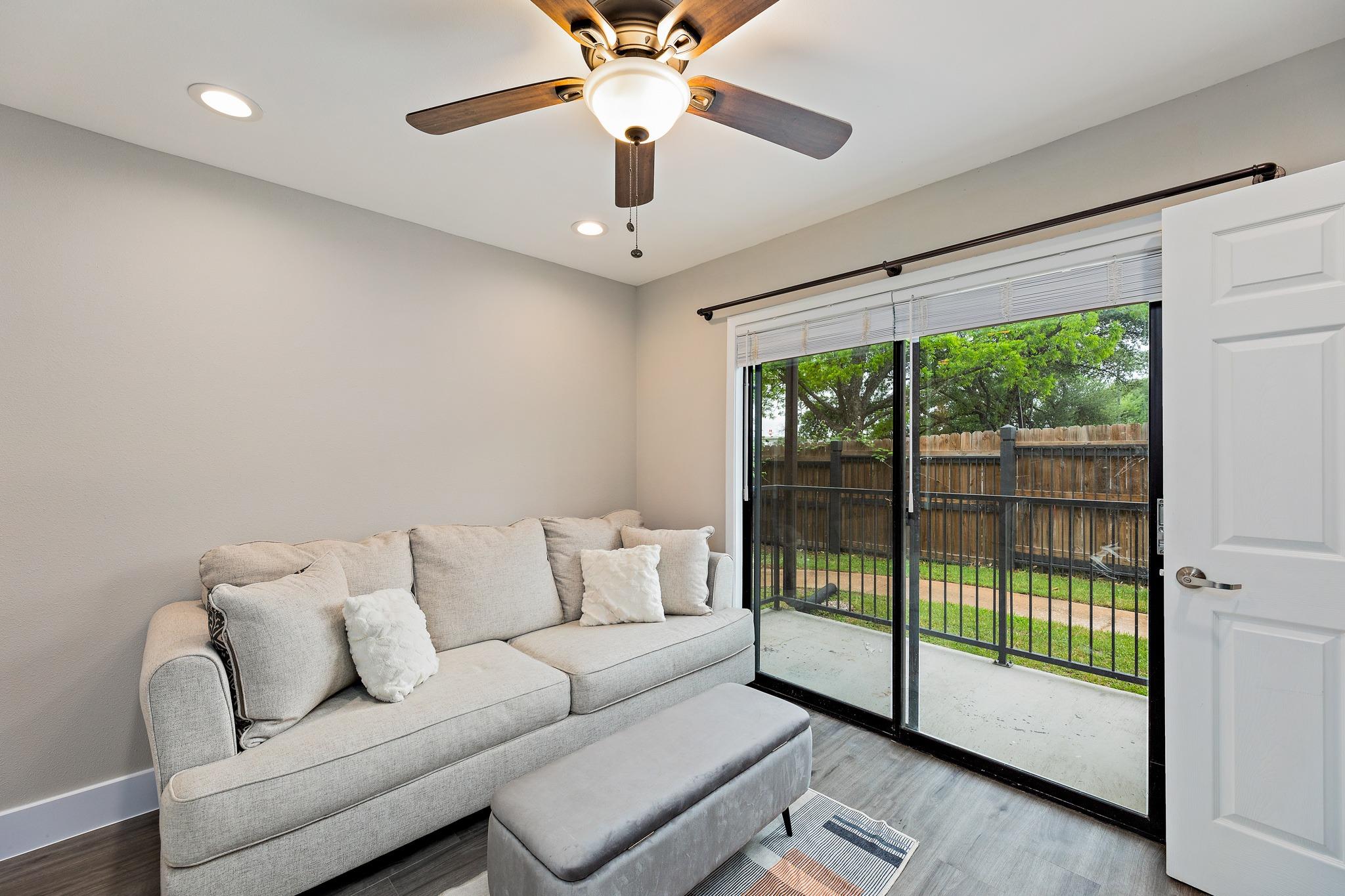 935 La Posada Dr # 128, Austin, TX 78752