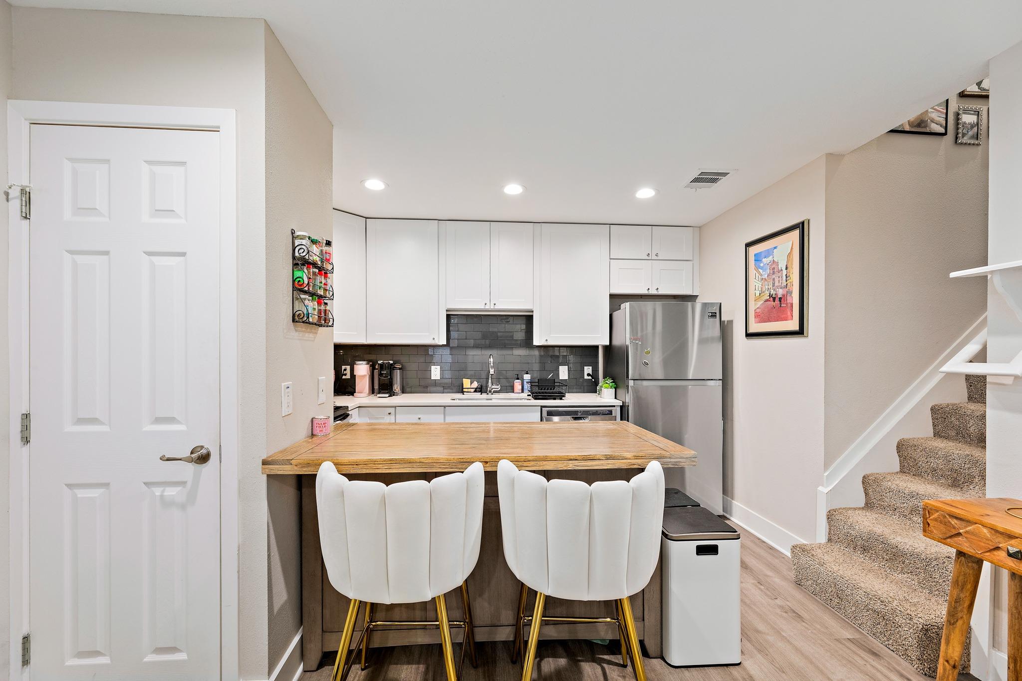 935 La Posada Dr # 128, Austin, TX 78752