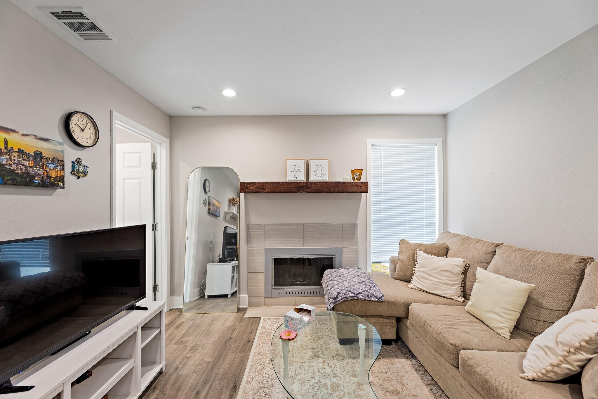 935 La Posada Dr # 128, Austin, TX 78752