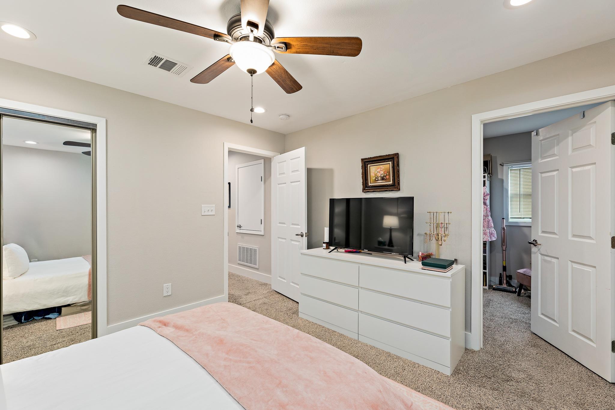 935 La Posada Dr # 128, Austin, TX 78752