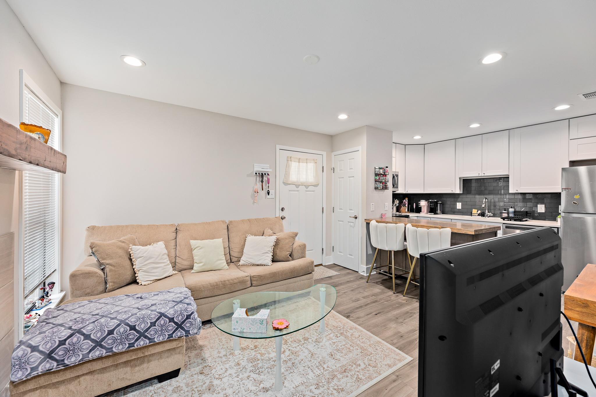 935 La Posada Dr # 128, Austin, TX 78752