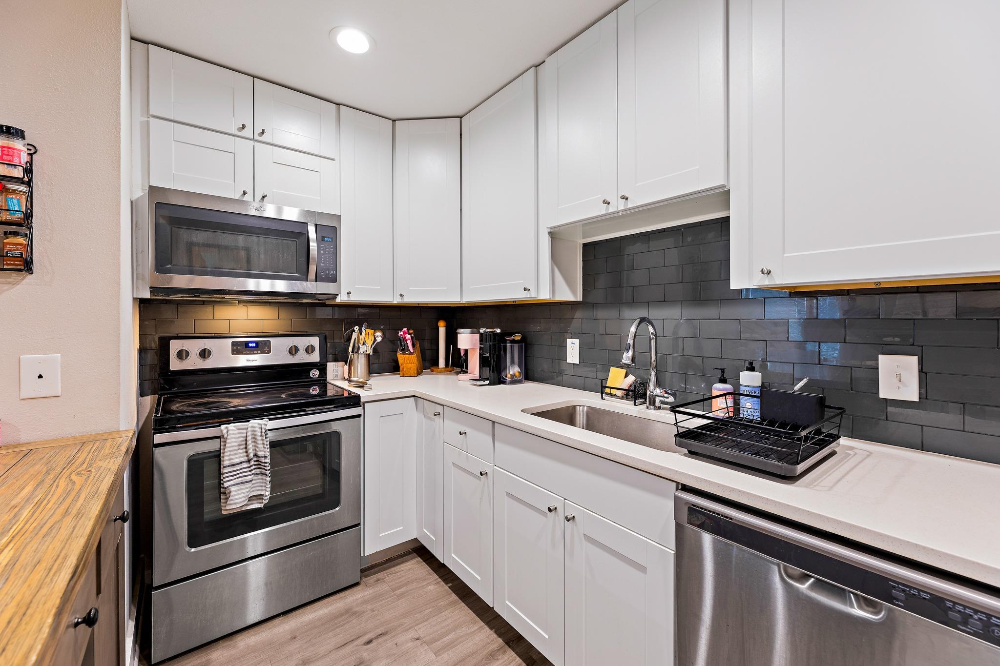 935 La Posada Dr # 128, Austin, TX 78752