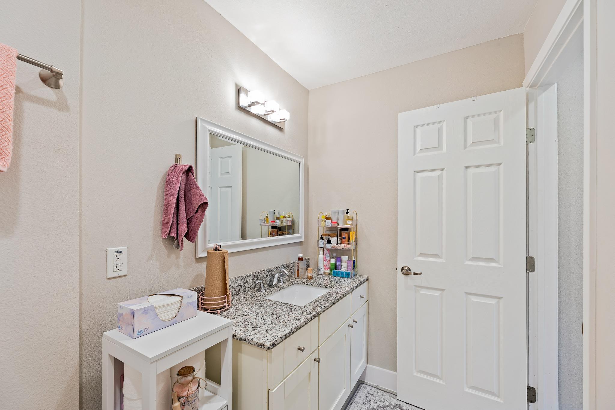 935 La Posada Dr # 128, Austin, TX 78752