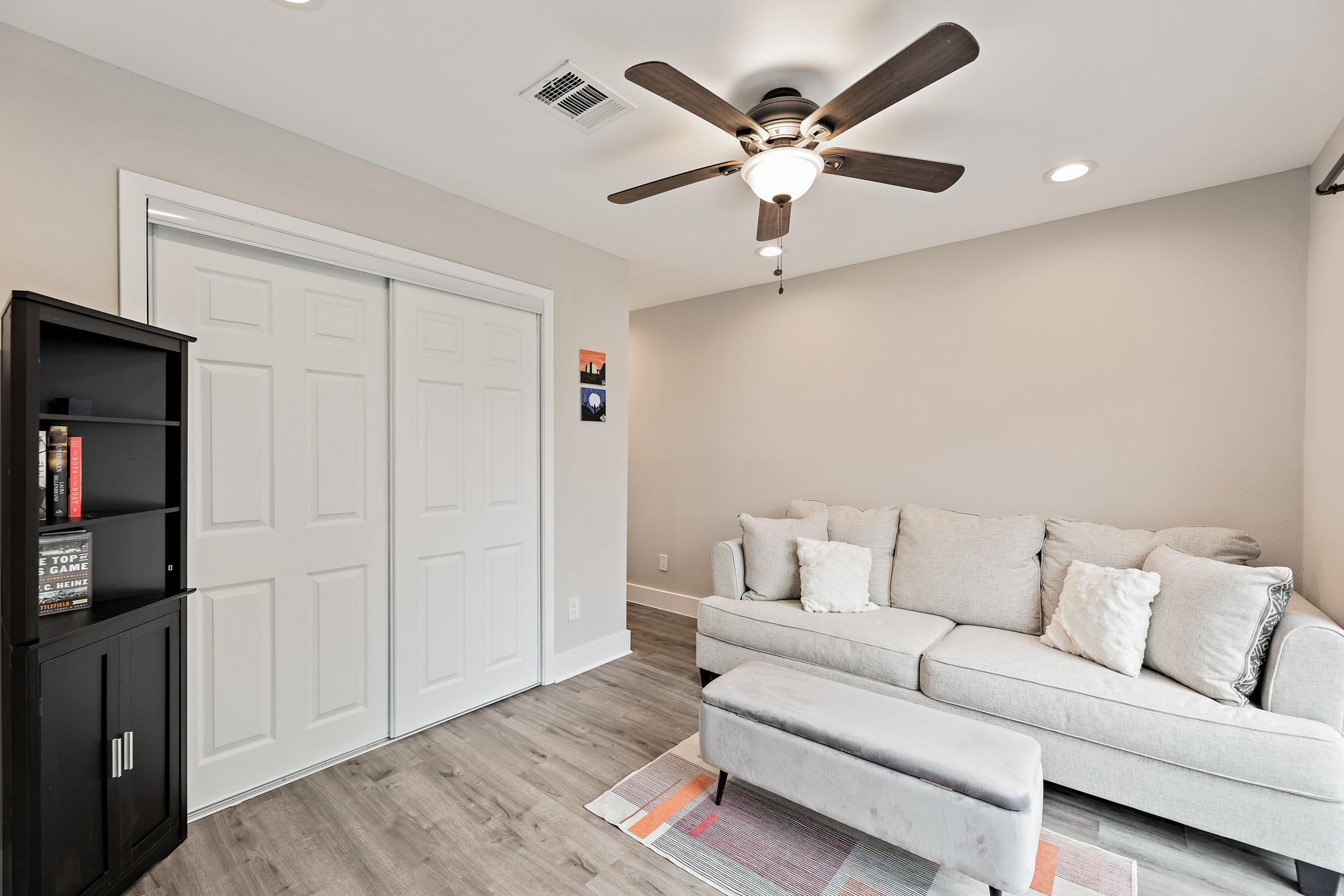 935 La Posada Dr # 128, Austin, TX 78752