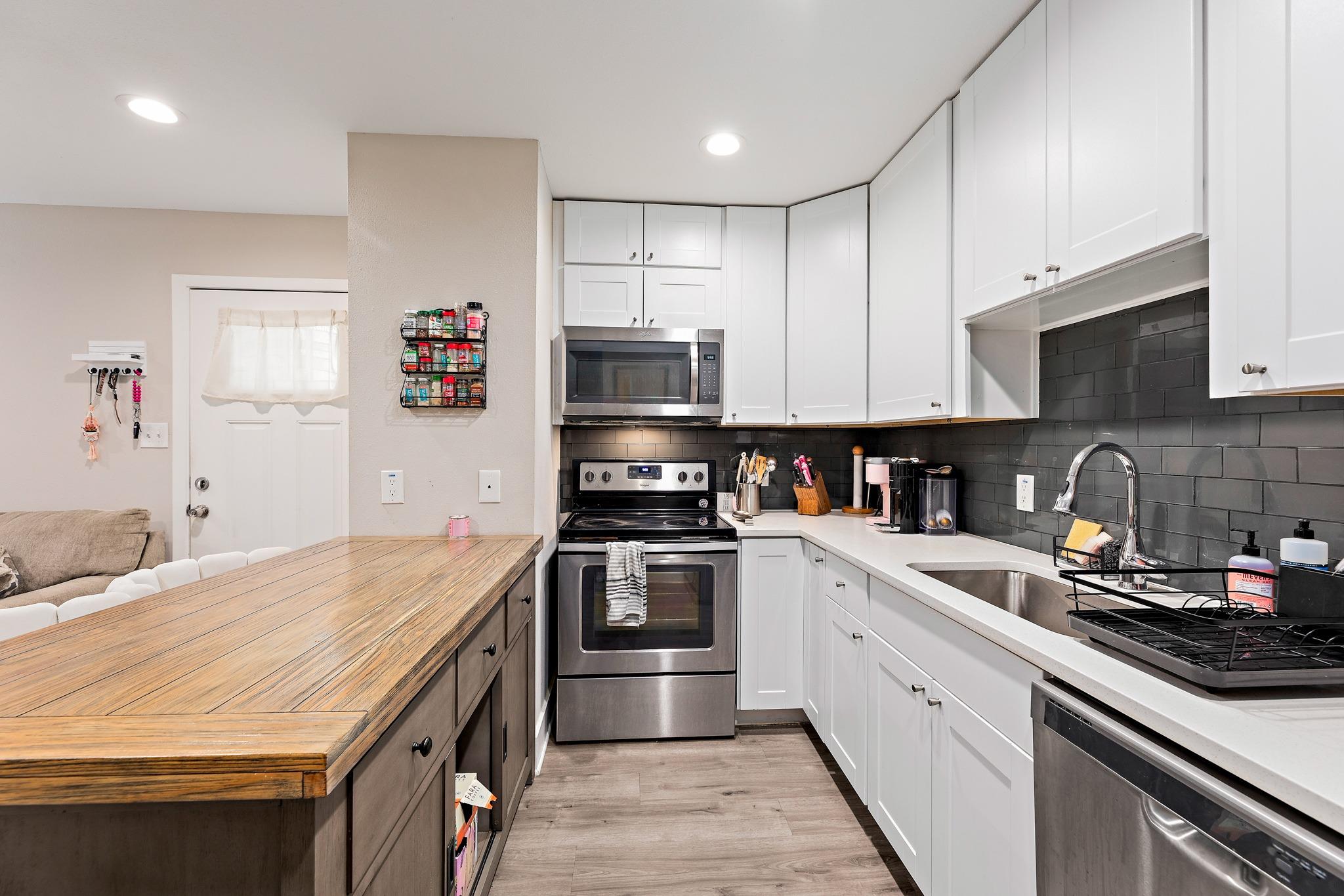 935 La Posada Dr # 128, Austin, TX 78752