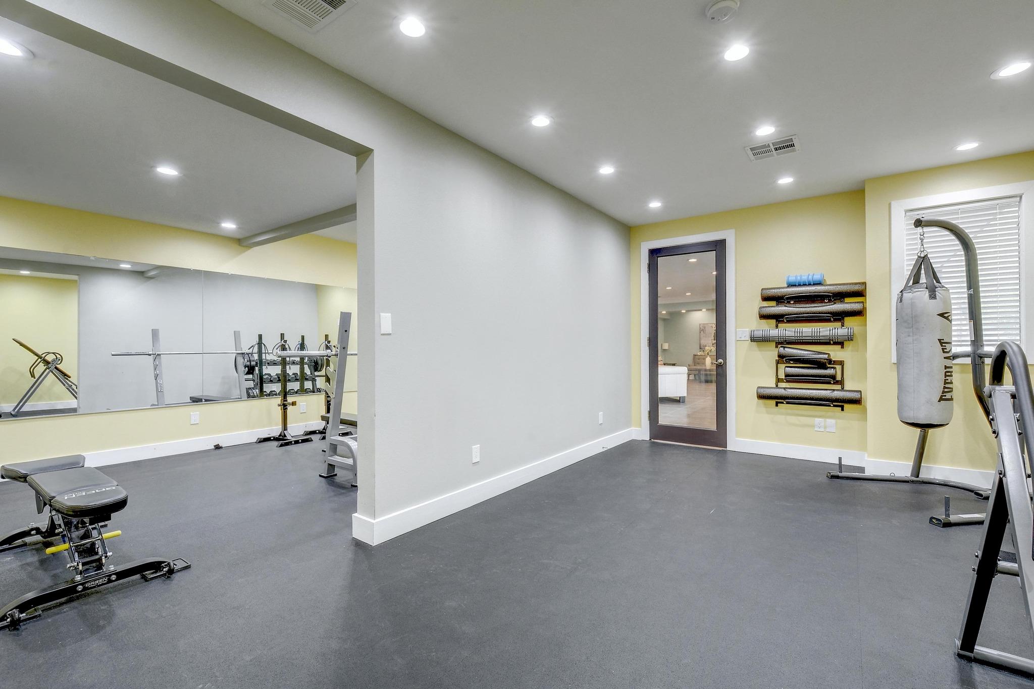 935 La Posada Dr # 128, Austin, TX 78752