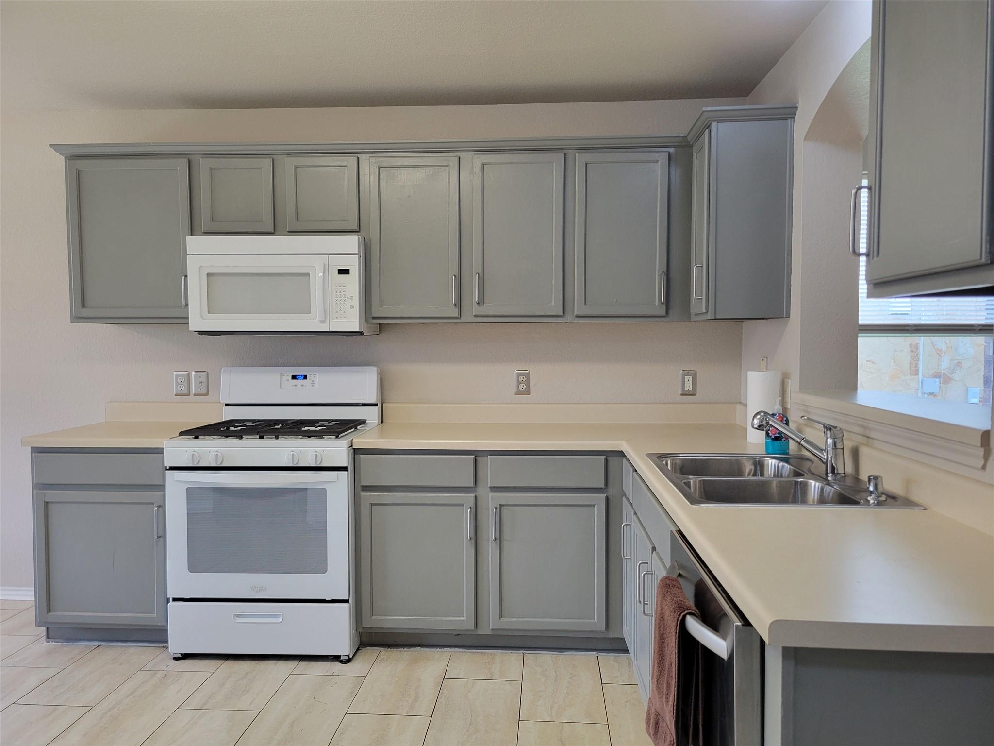 1005 Burgess Dr, Leander, TX 78641