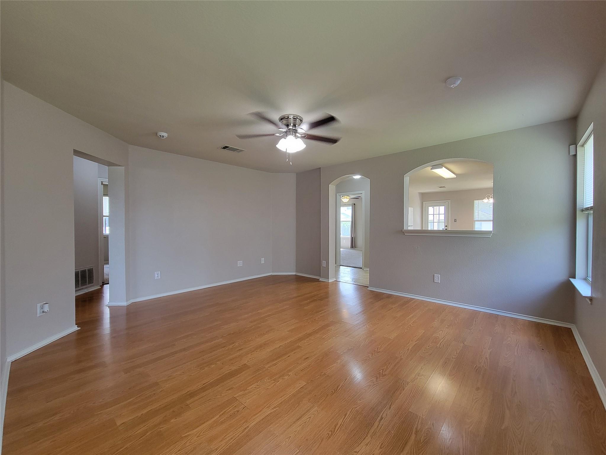 1005 Burgess Dr, Leander, TX 78641