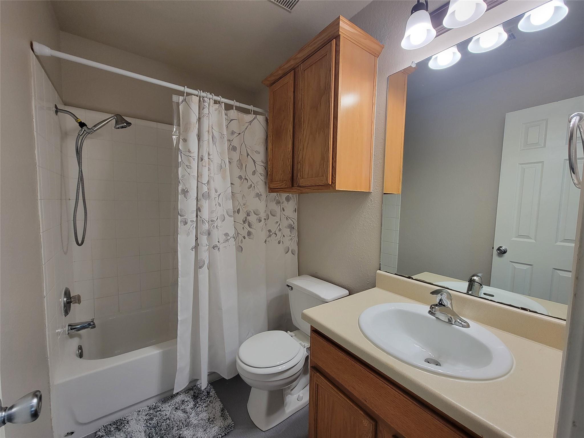 1005 Burgess Dr, Leander, TX 78641
