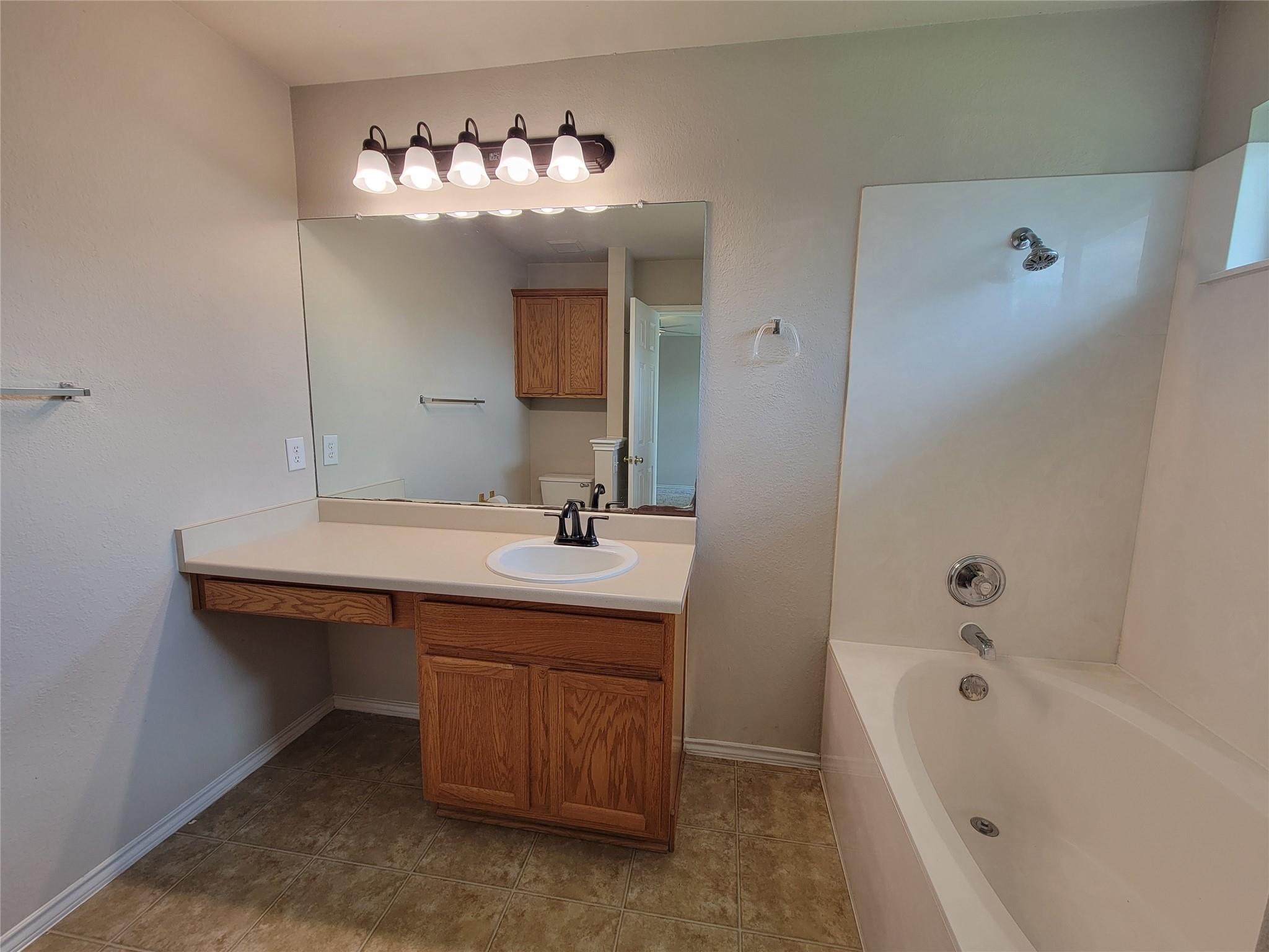 1005 Burgess Dr, Leander, TX 78641