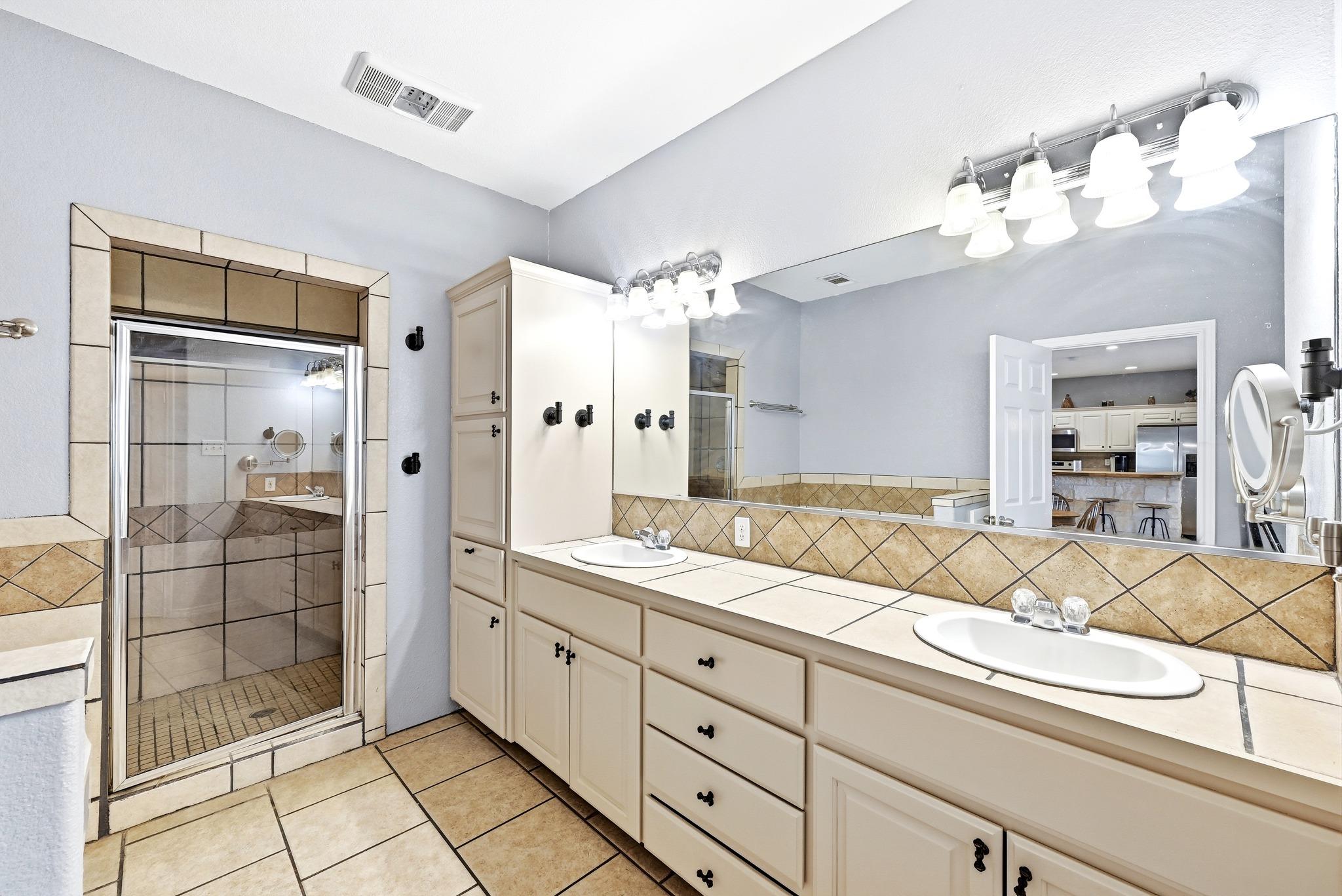 127 Klbj Rd, Smithville, TX 78957