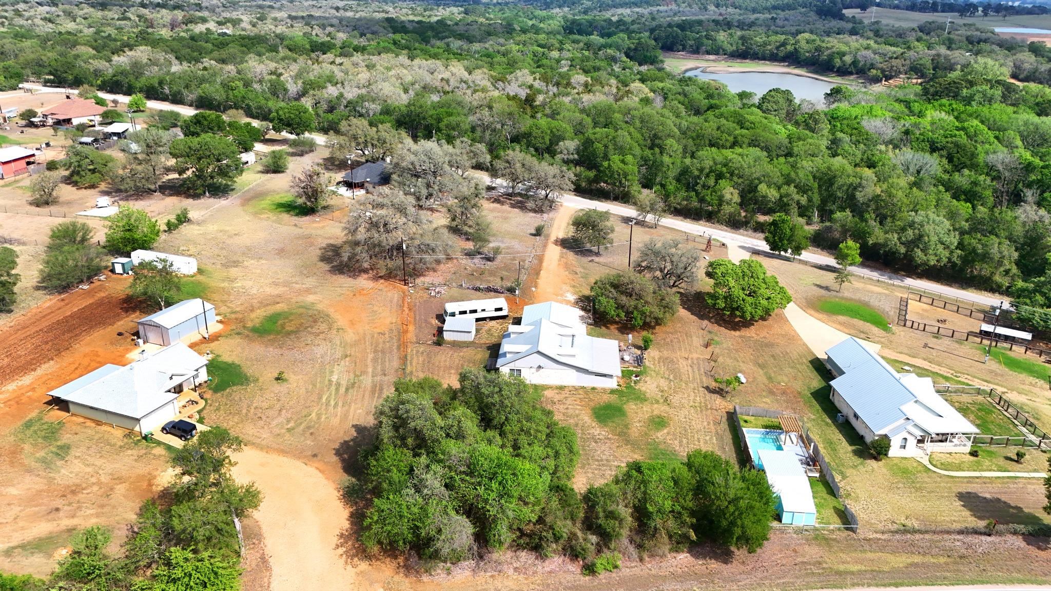 127 Klbj Rd, Smithville, TX 78957