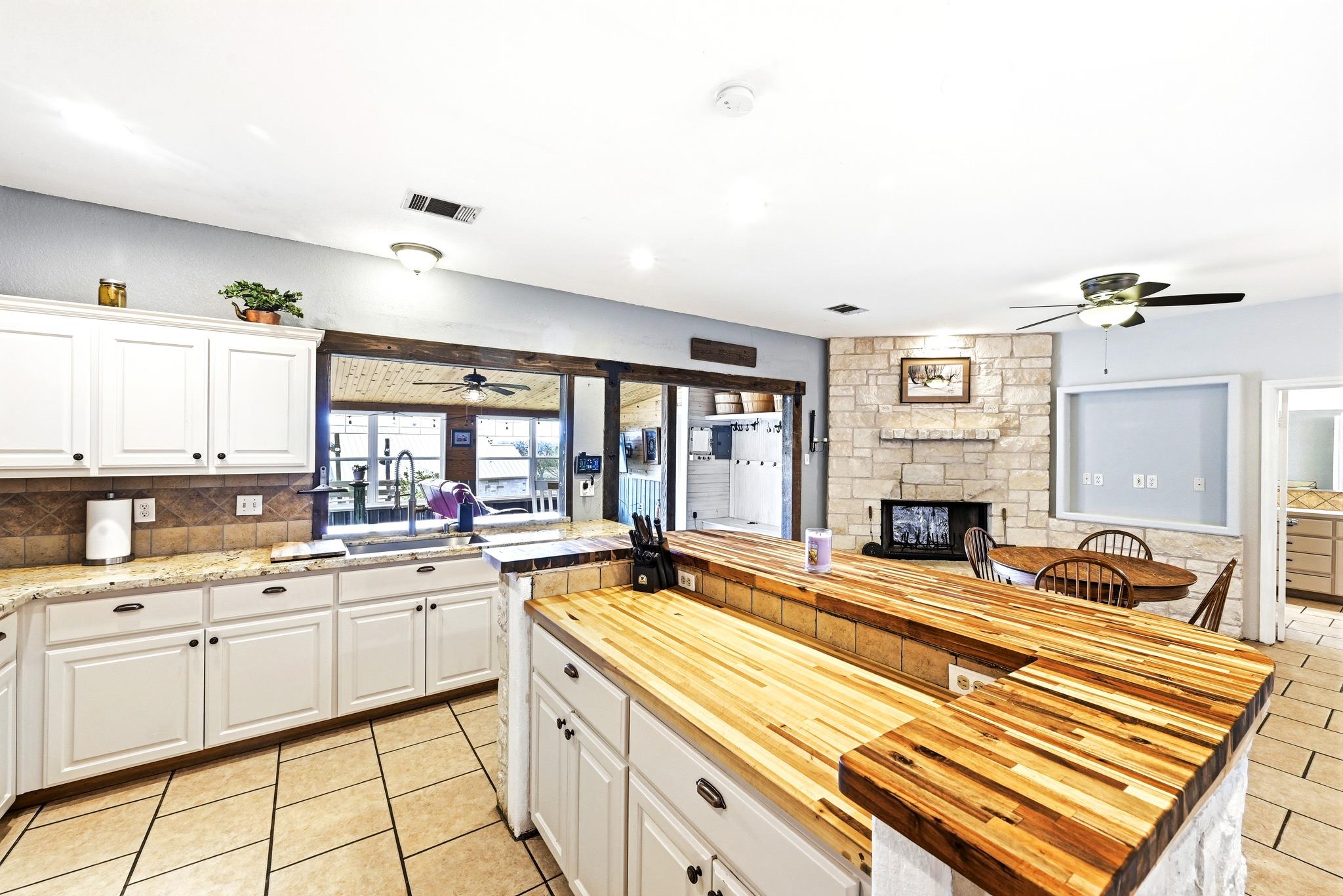 127 Klbj Rd, Smithville, TX 78957